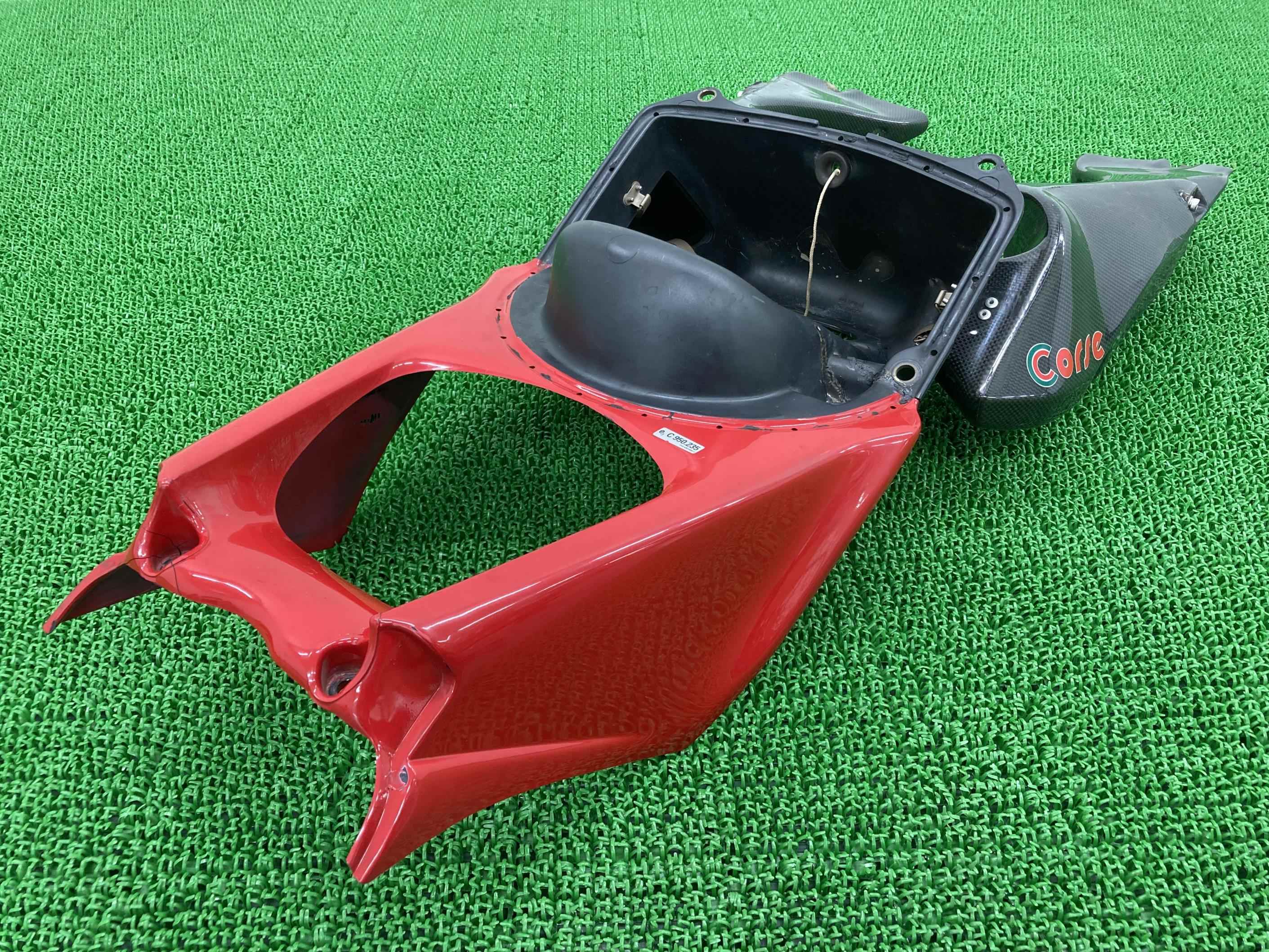 916 タンクアンダーカバー ドゥカティ 純正 バイク 部品 カーボン調ダクト 修復素材やペイント素材に 品薄 希少品 タンクカウル 車検 Genuine 【中古】 62