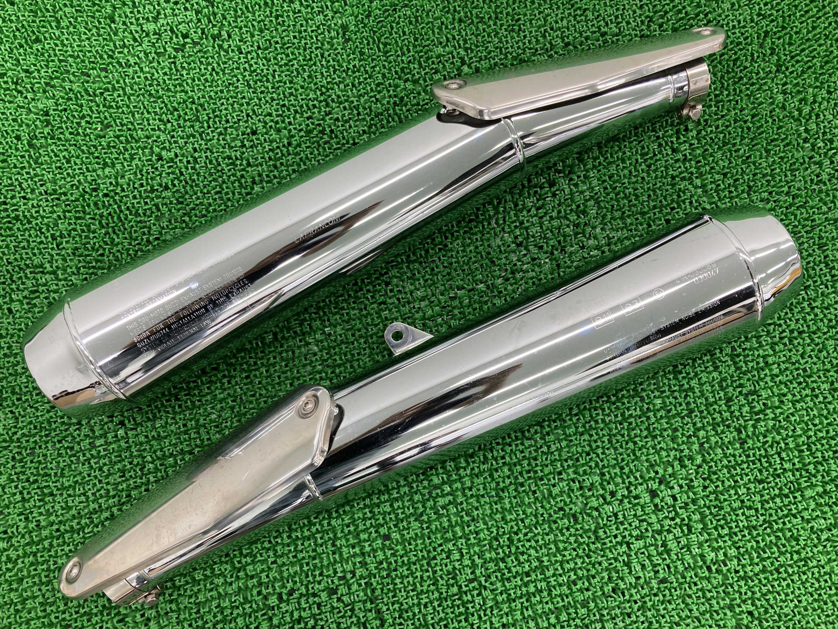 V7レーサー サイレンサーマフラー 左右 モトグッチ 純正 バイク 部品 コケキズ無し マフラーステー マフラーヒートガード 品薄 車検 Genuine 【中古】