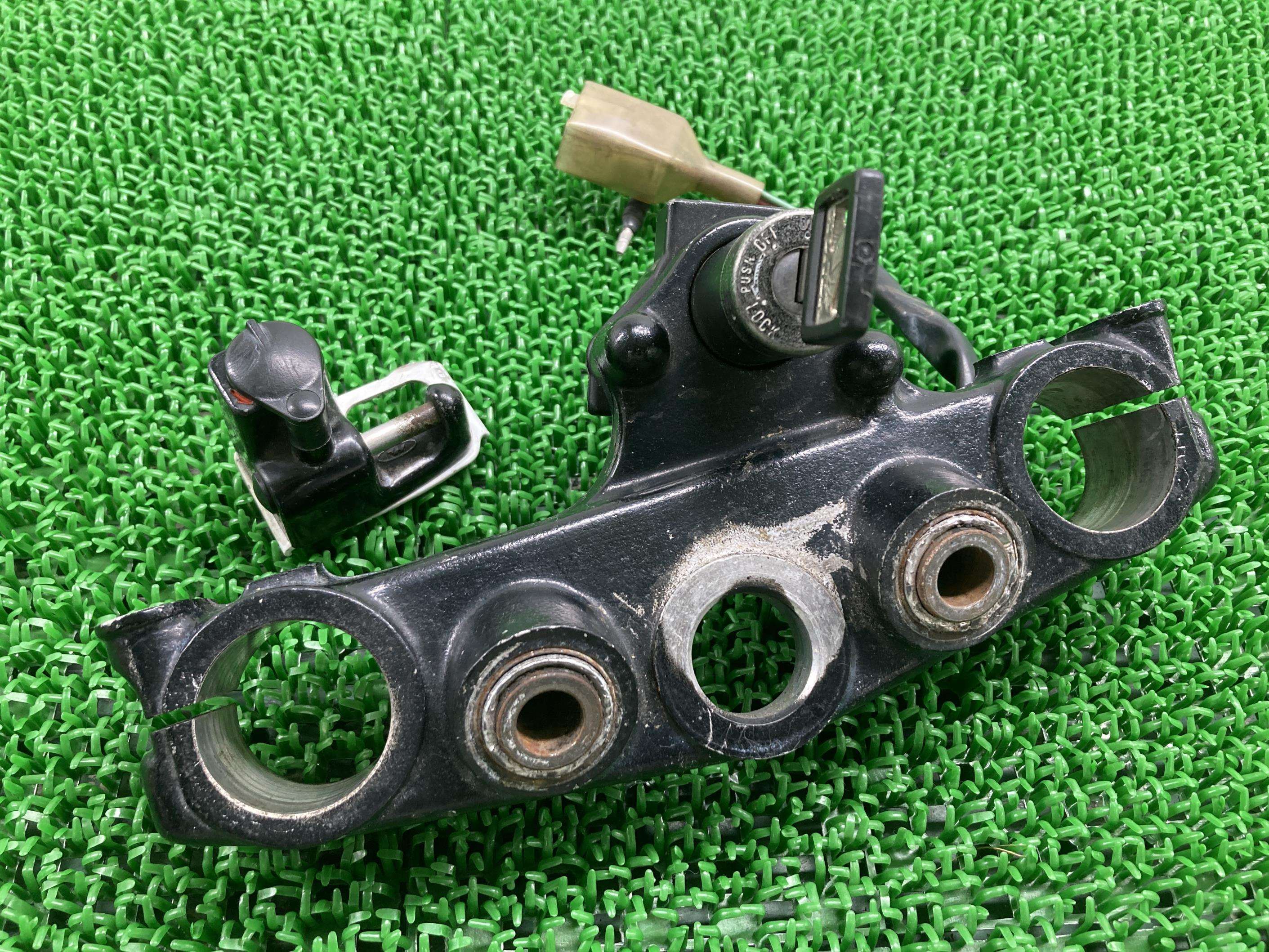 NX125トップブリッジホンダ純正バイク部品JD09キーシリンダーヘルメットホルダーヘルメットロックコケキズ無し割れ欠け無し車検Genuine【中古】 93