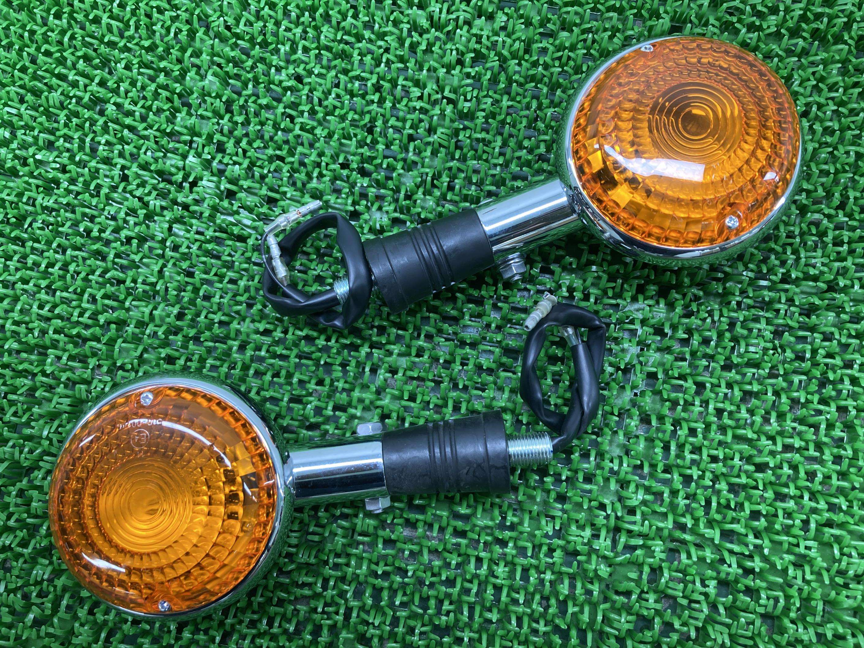 SR400 フロントウインカー 左右 ヤマハ 純正 バイク 部品 RH16J コンディション良好 割れ欠け無し 品薄 希少品 車検 Genuine 【中古】 70|ティーエスパーツ 店