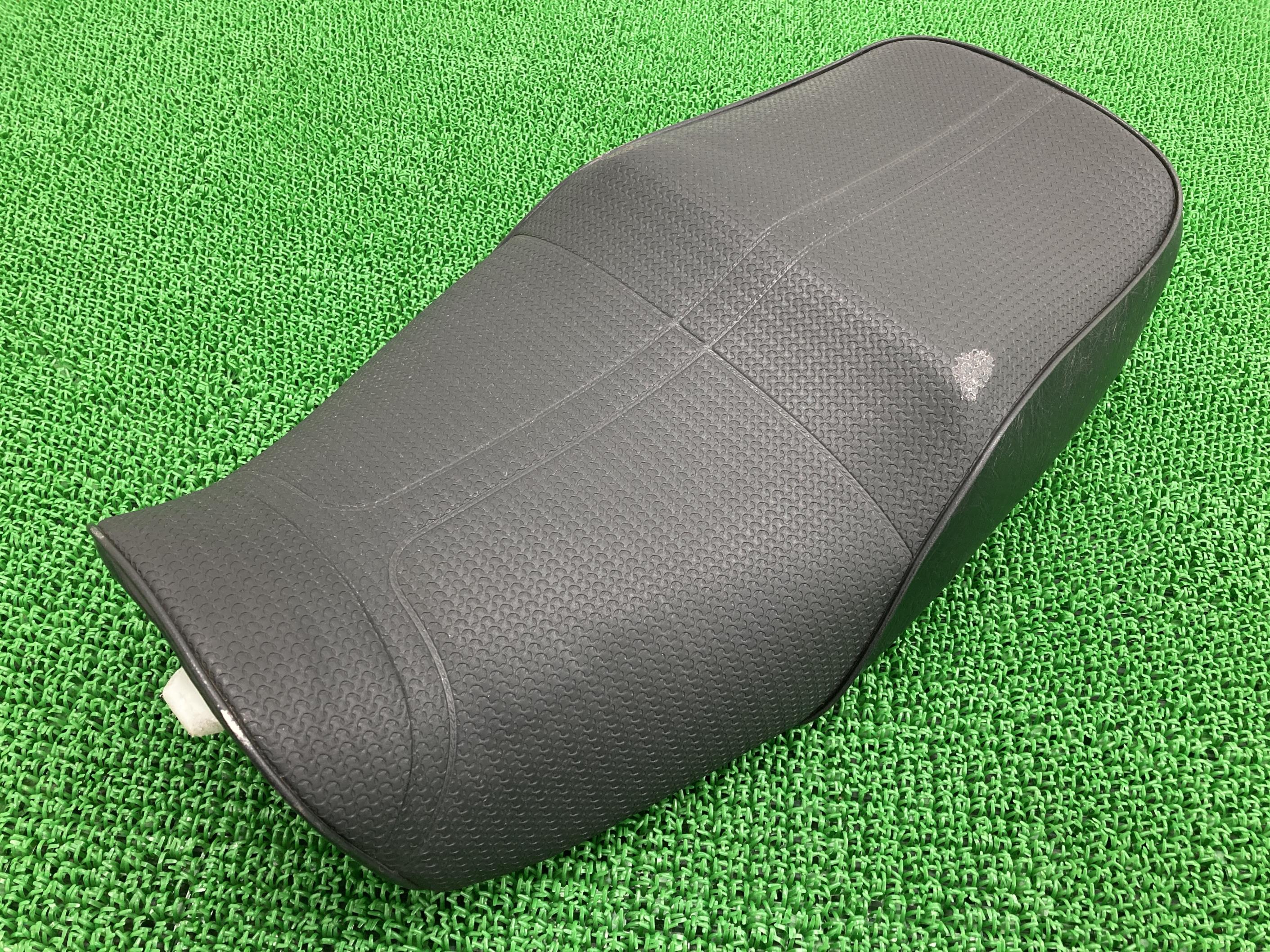 お手軽価格で贈りやすい ZRX1200R シート カワサキ 純正 バイク 部品