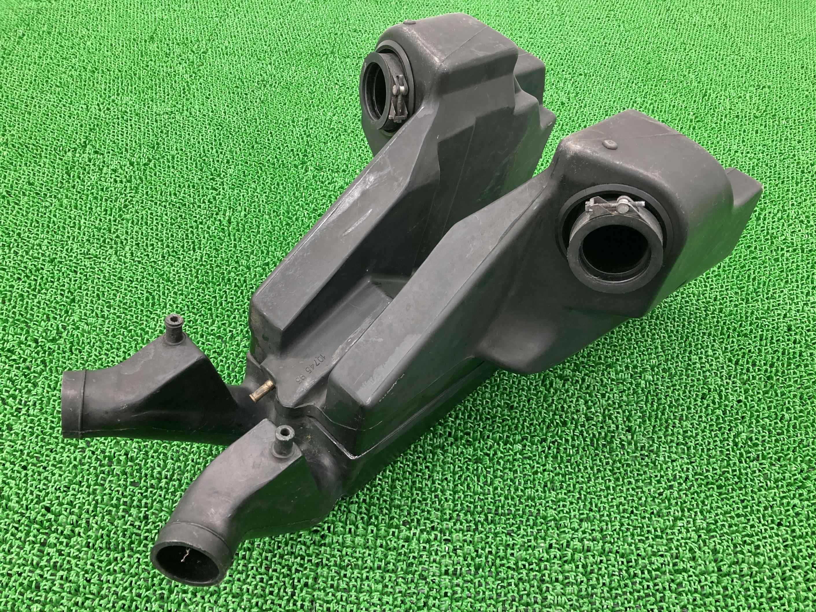 スポルト1100 エアクリーナーボックス ZGUKFA1KFWM112*** 純正 バイク 部品 モトグッチ 割れ欠け無し 品薄 希少品 ダクト 車検 Genuine 【中古】｜ティーエスパーツ　店