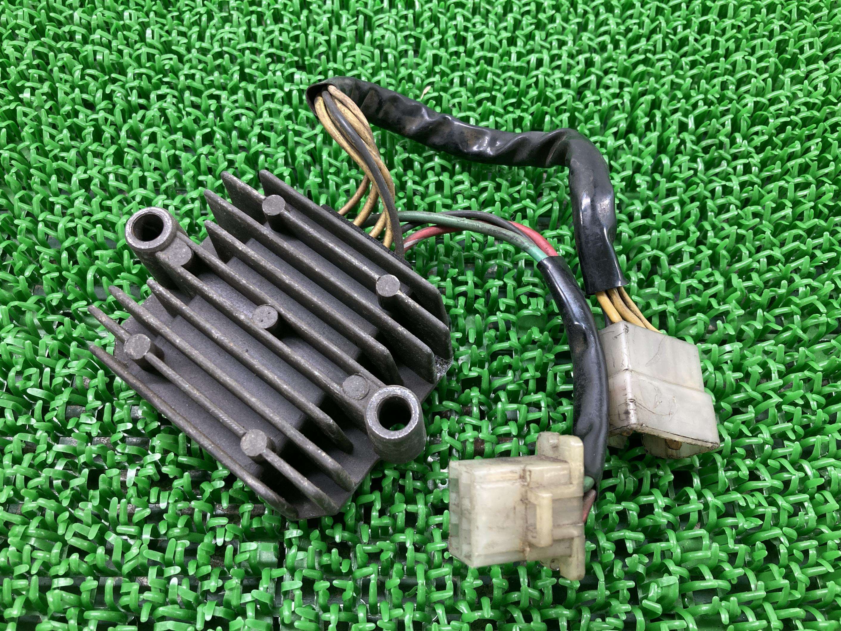 CB750F レギュレター RC04 ホンダ 純正 バイク 部品 レギュレーター レクチファイアー 機能的問題なし 品薄 希少品 車検 Genuine 【中古】 25