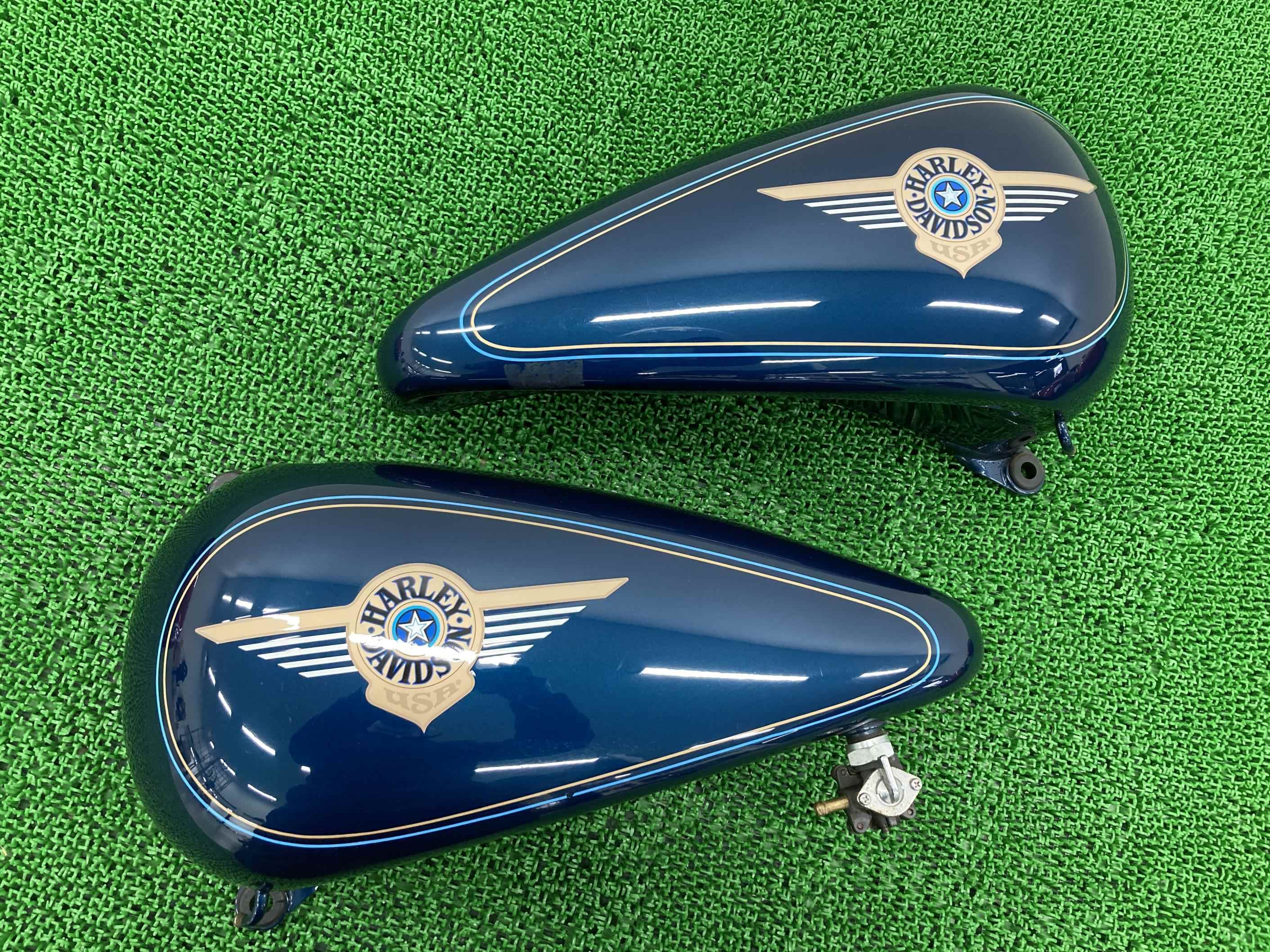 FLSTF1340タンク左右青ハーレー純正バイク部品EVO98年ソフテイルファットボーイフューエルコック車検Genuine【中古】 13｜ティーエスパーツ　店