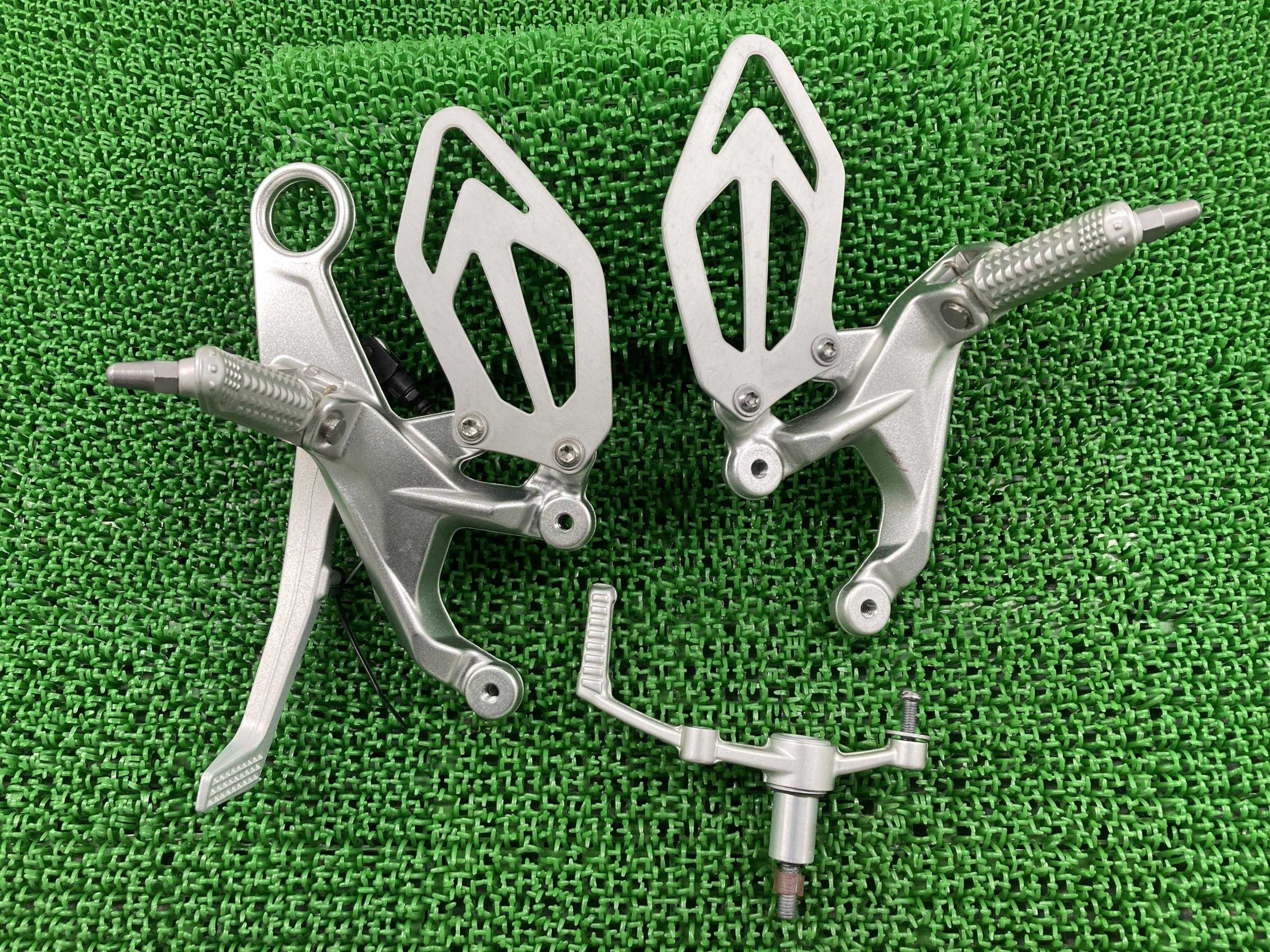 S1000RR ステップ 左右 WB10D1006GZ335*** BMW 純正 バイク 部品 2015年式外し 7728307-01 7728308-02 シフトペダル ブレーキペダル 車検 Genuine 【中古】 56