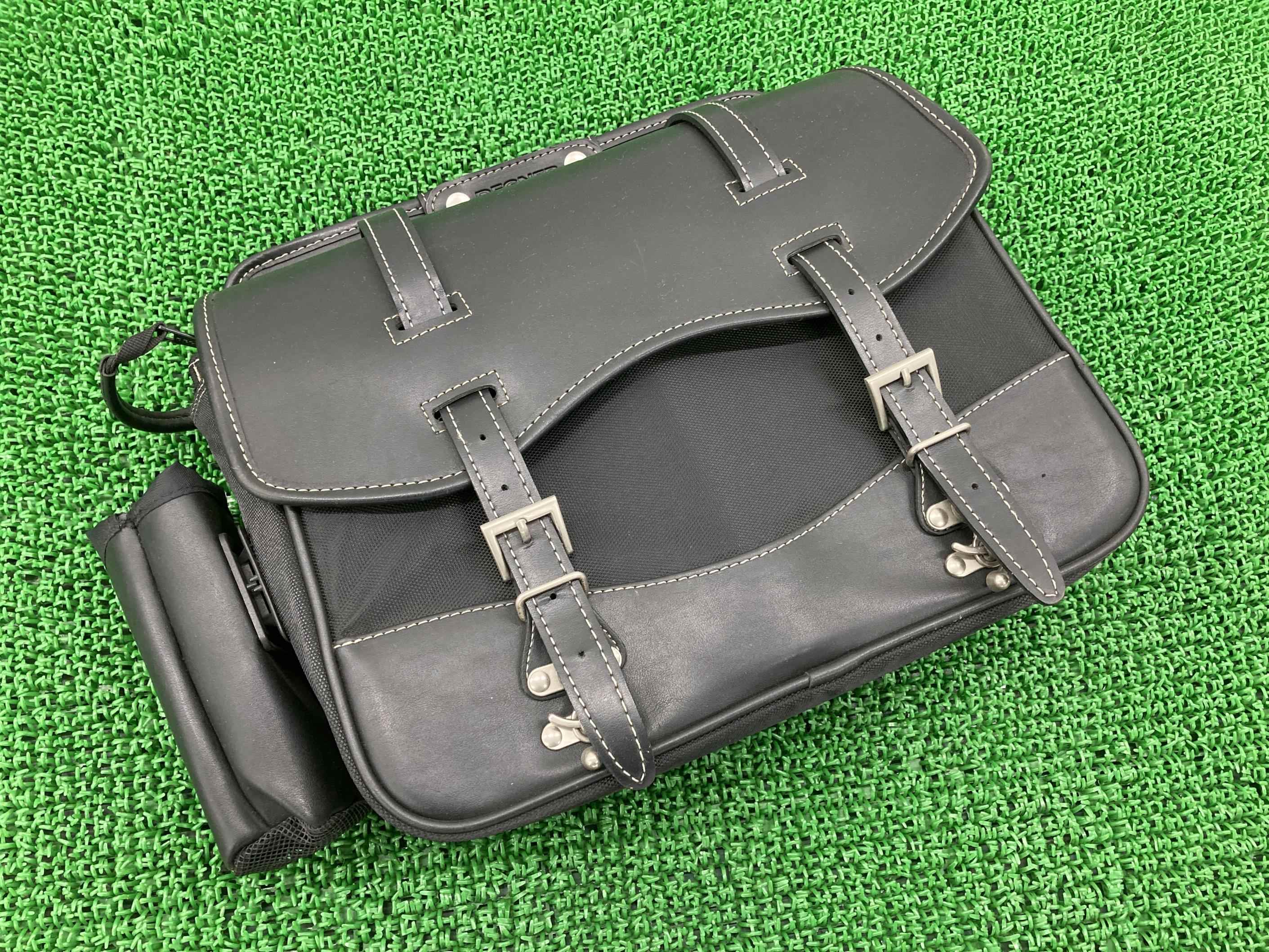 デグナー製サイドバッグ片側社外バイク部品サドルバッグ穴あき無しハーレーバルカンスティードドラッグスターなどにドラッグスター400スティード400バルカン400ドラッグスター250ドラッグスター400クラシックFLHX【中古】 85 8,100円
