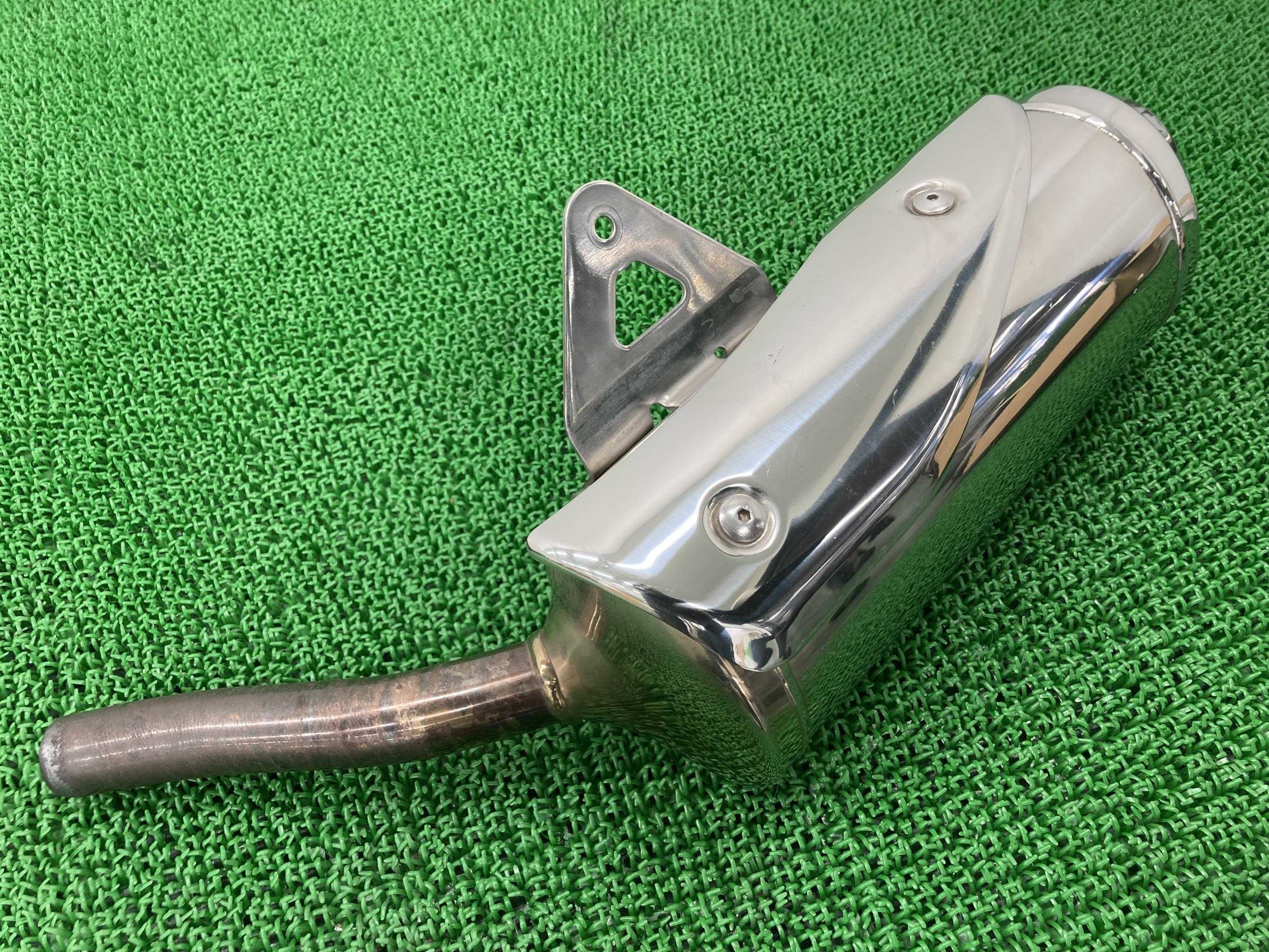 ストリートトリプル サイレンサーマフラー 左 トライアンフ(TRIUMPH) 純正 バイク 部品 トライアンフ 公道走行不可 コケキズ無し コンディション良好 品薄 車検 Genuine 【中古】 79