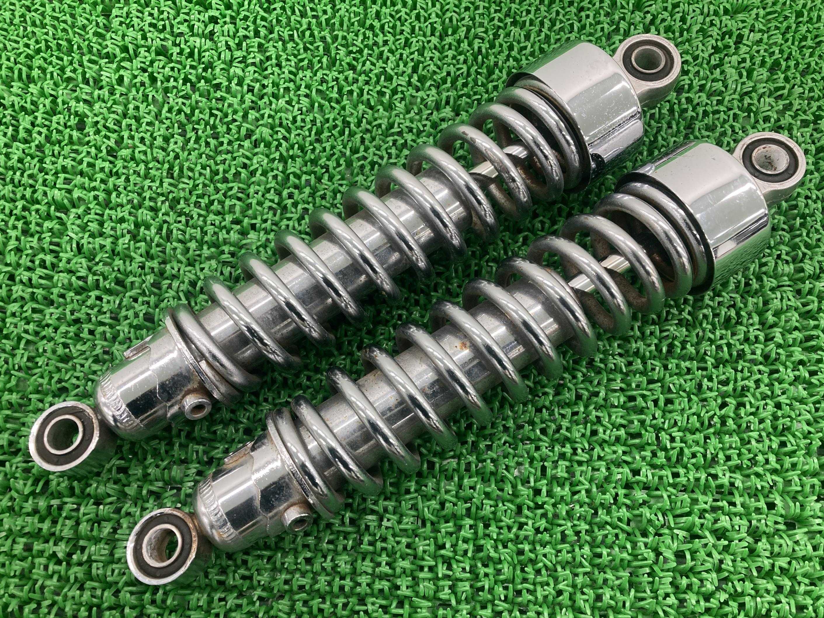 ボンネビルSEリアサスペンション左右トライアンフ(TRIUMPH)純正バイク部品トライアンフコケキズ無し曲がり無し品薄希少品車検Genuine【中古】 57 21,754円