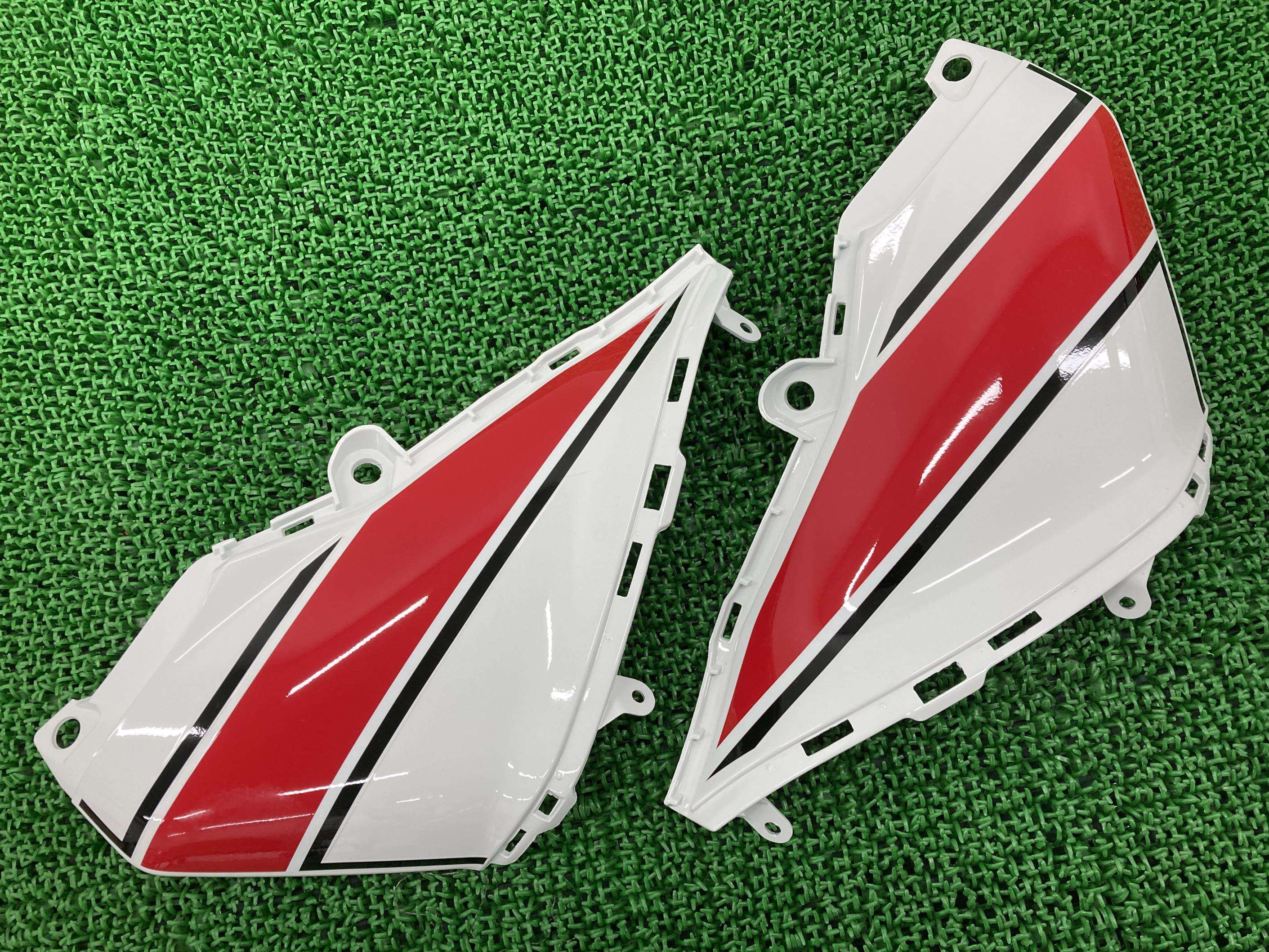 MT-25 タンクカバー 左右 白/赤 ヤマハ 純正 バイク 部品 RG10J ニーグリップシート ワイズギア オーセンティック 綺麗 車検 Genuine 【中古】 56｜ティーエスパーツ　店