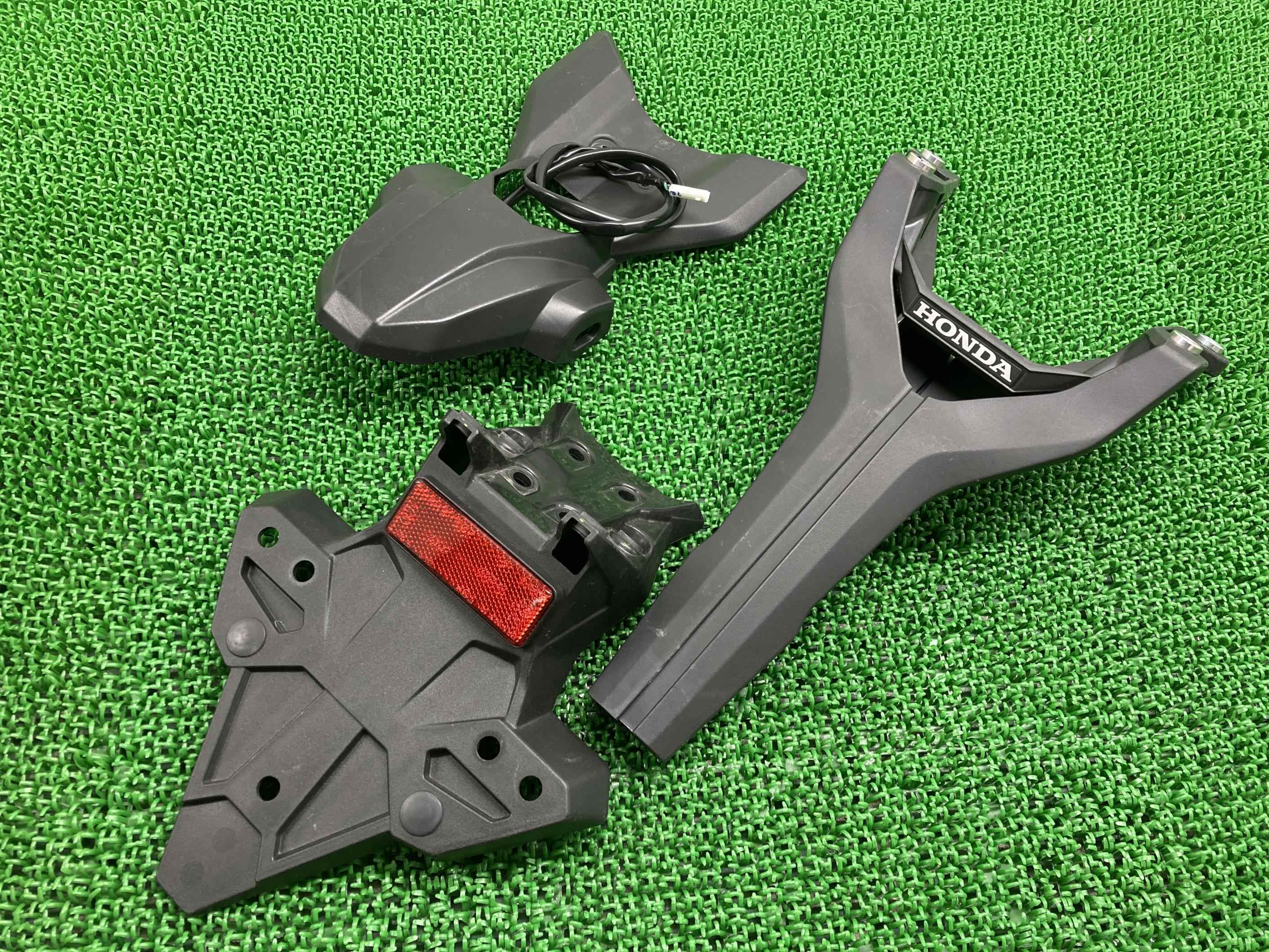 CB650R リアフェンダー ホンダ 純正 バイク 部品 RH03 割れ欠け無し 品薄 希少品 車検 Genuine 【中古】 73