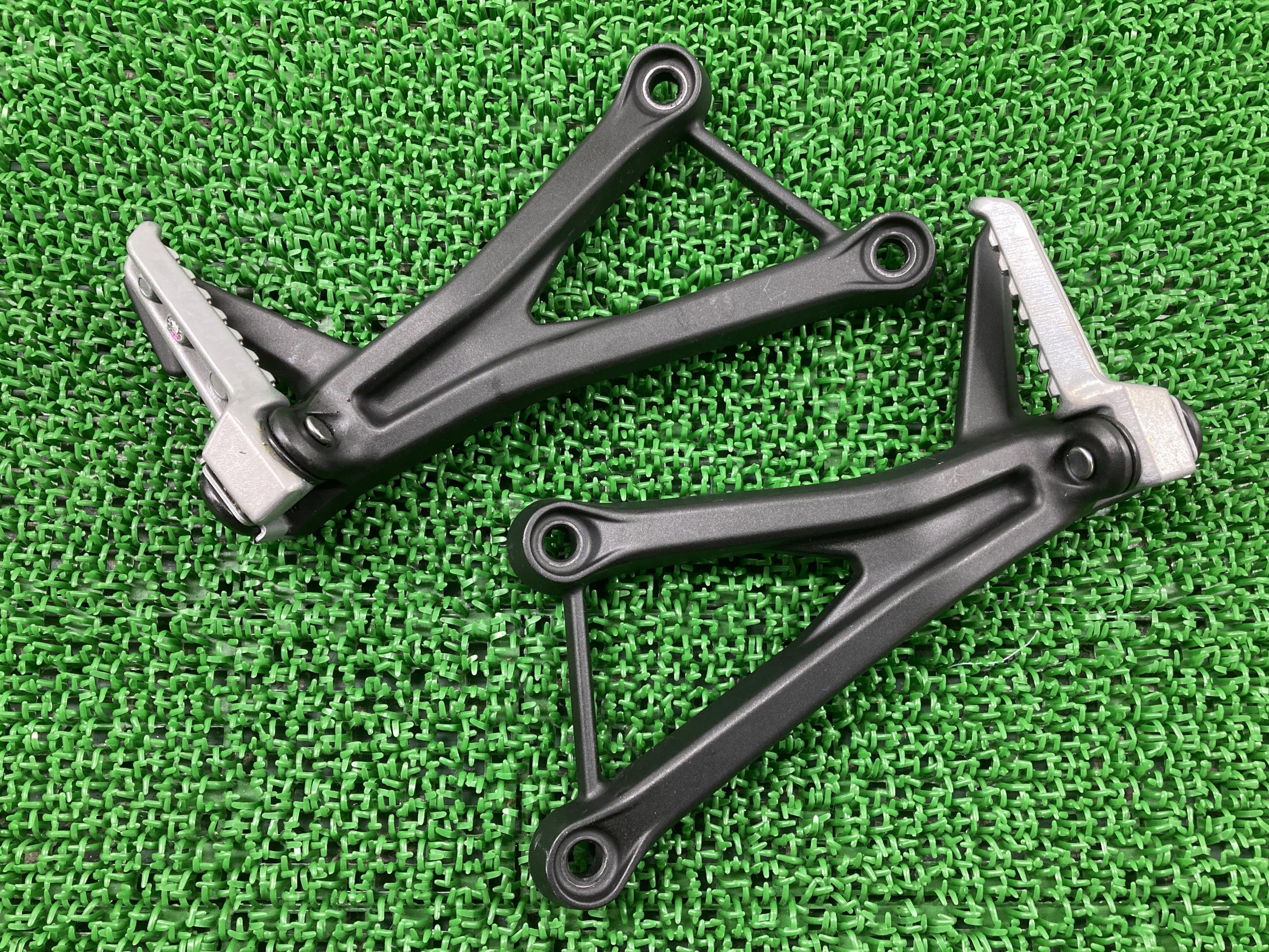 SALE／63%OFF】 ZX-25R タンデムステップ 左右 カワサキ 純正 バイク 