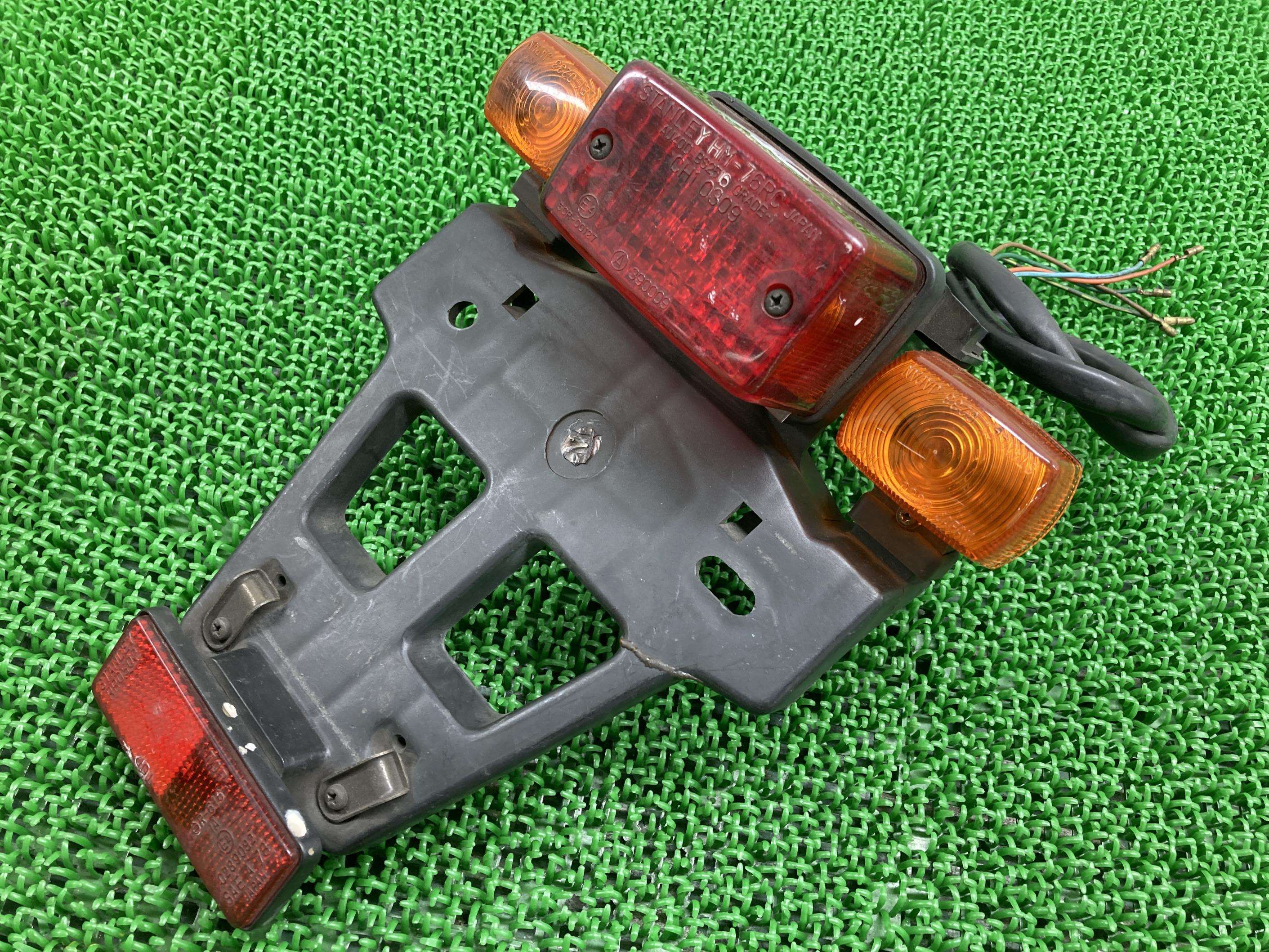 FTR223リアフェンダーホンダ純正バイク部品MC34テールランプウインカー割れ欠け無し希少品品薄車検Genuine【中古】 22｜ティーエスパーツ　店