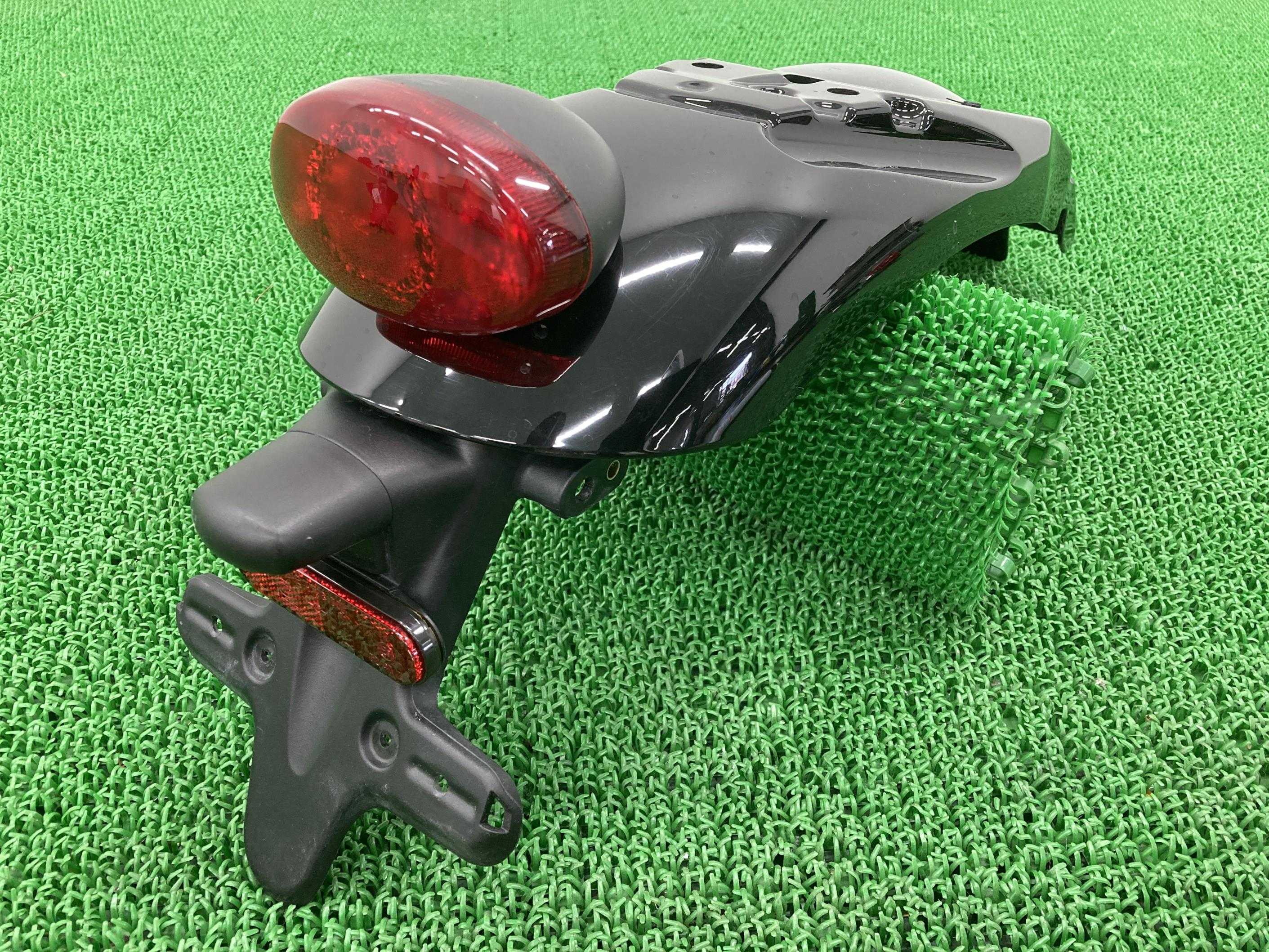 ストリートスクランブラー リアフェンダー 黒 SMTDAD78GDH822*** トライアンフ(TRIUMPH) 純正 バイク 部品 トライアンフ 割れ欠け無し 品薄 テールランプ ナンバー灯 車検 Genuine 【中古】 46
