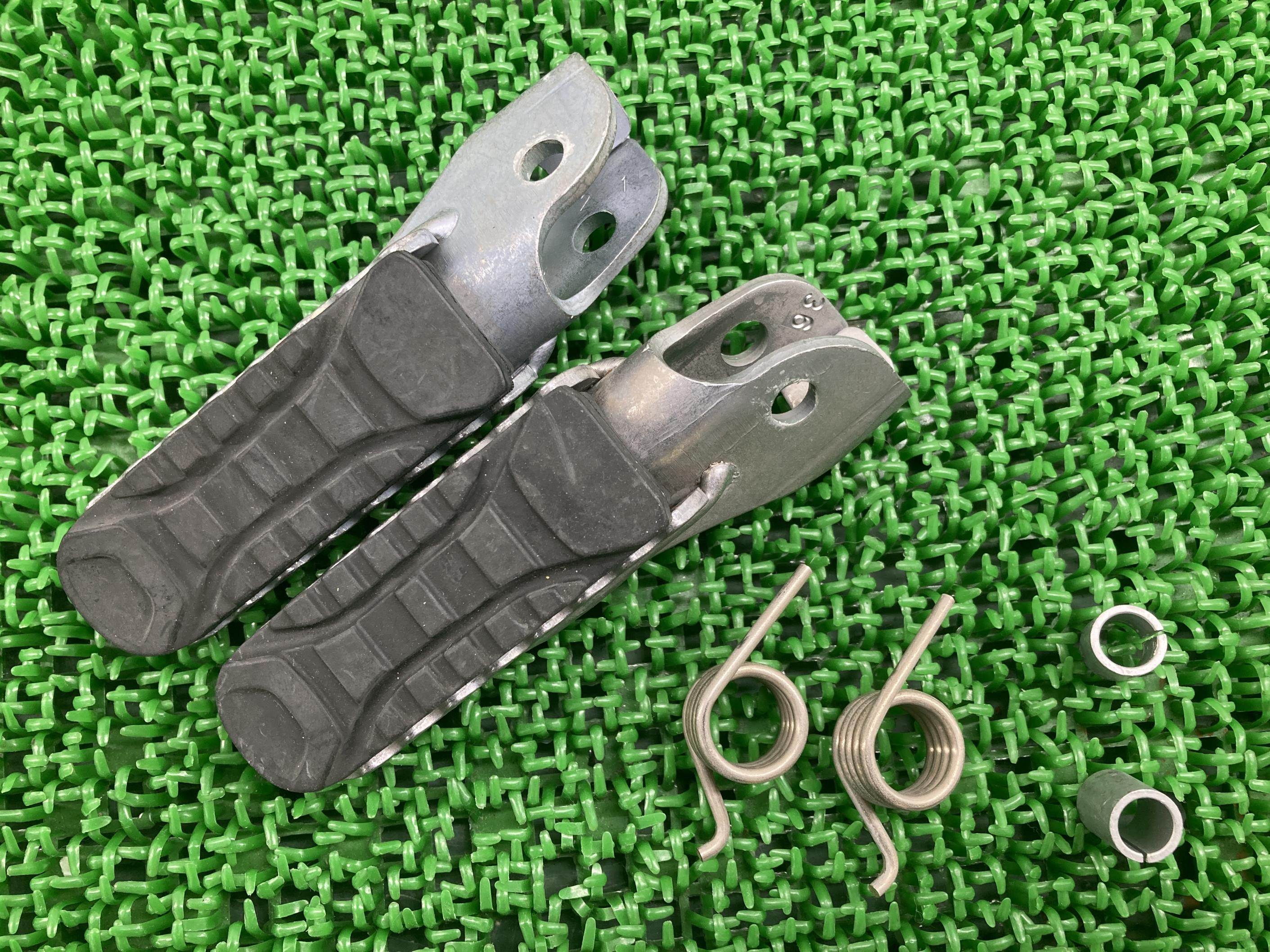 R1200GS ステップペグ 左右 BMW 純正 バイク 部品 46718526739 46718526740 コンディション良好 曲がり無し 品薄 車検 Genuine 【中古】 93