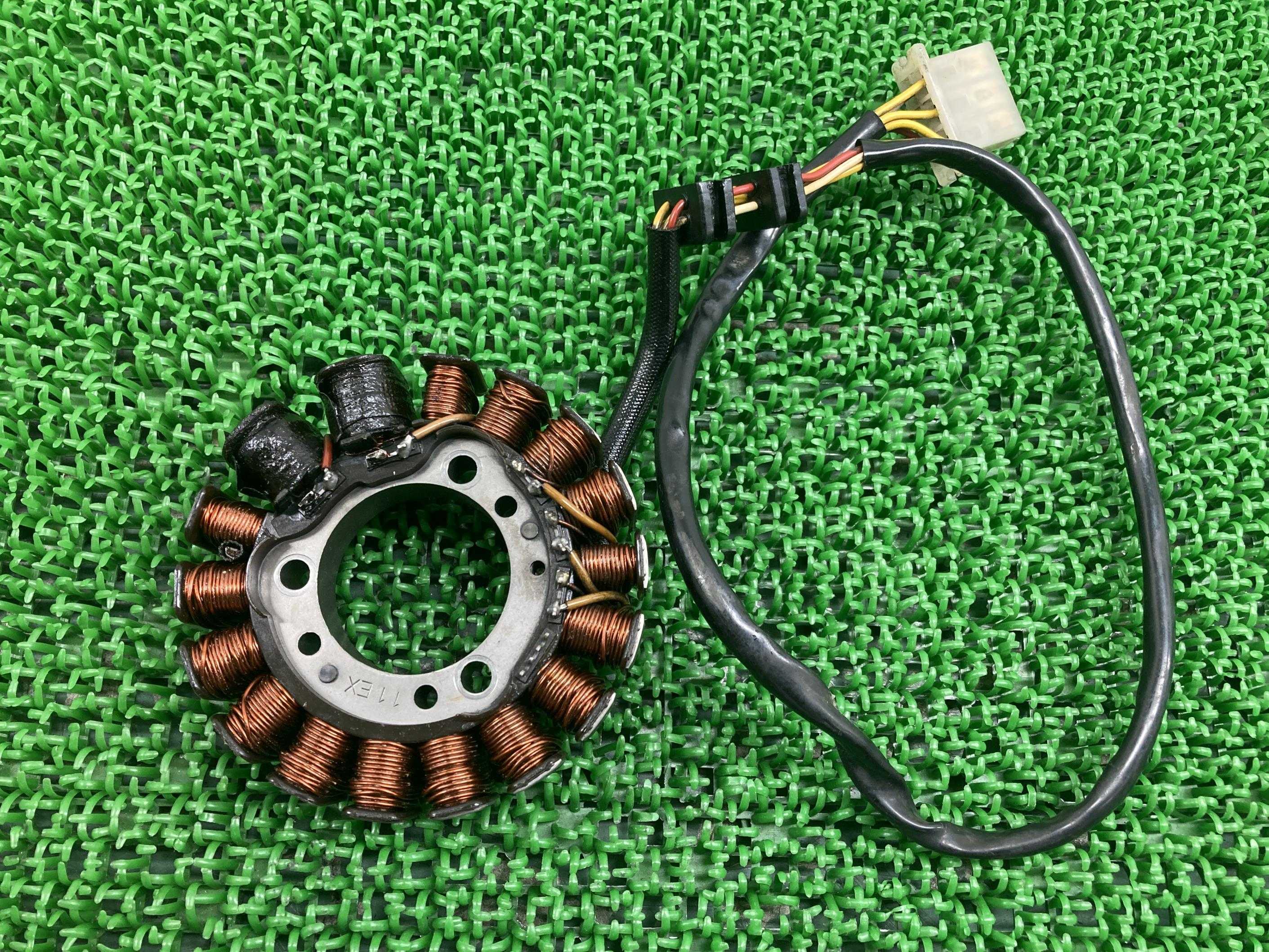 CS250ジェネレーターコイルカワサキ純正バイク部品BR250Aコンディション良好割れ欠け無し車検Genuine【中古】 68