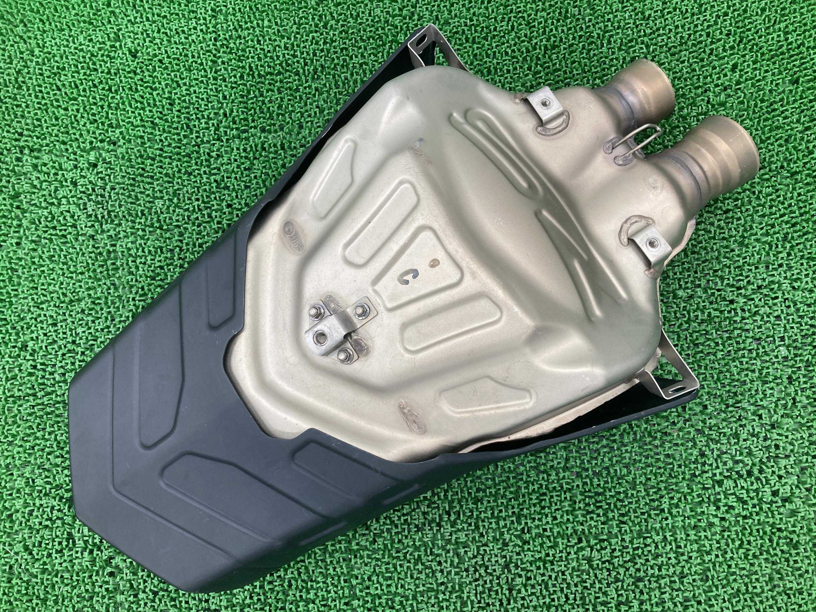 999S サイレンサーマフラー 573.1.064.3B ドゥカティ 純正 バイク 部品 ヒートガード コケキズ無し 品薄 希少品 車検 Genuine 【中古】 Yc|ティーエスパーツ 店