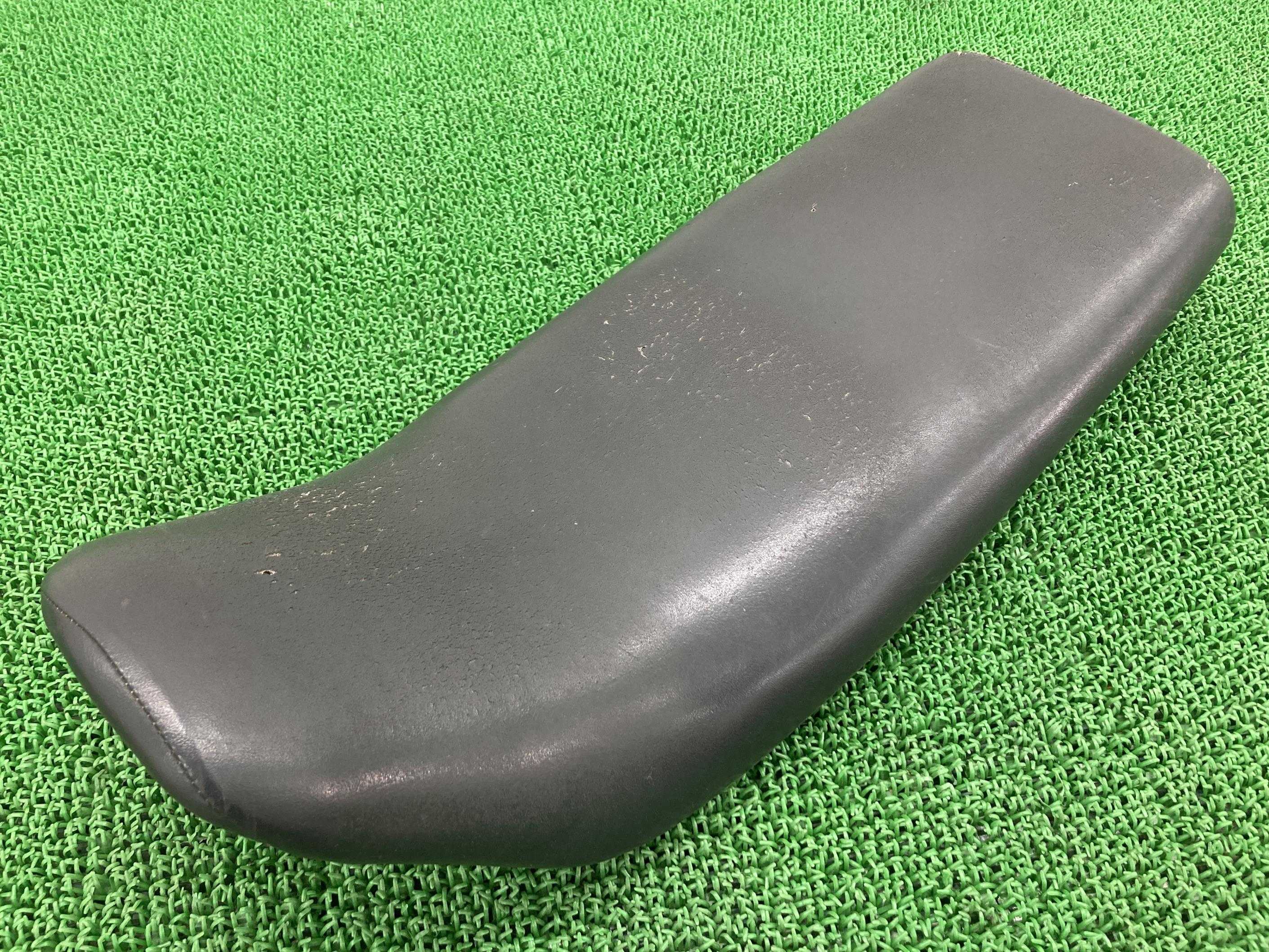 TW200 シート ヤマハ 純正 バイク 部品 DG07J ノーマルベースカスタムシート フラットシート 修復素材や張り替えベースに 車検 Genuine 【中古】 74 7,668円