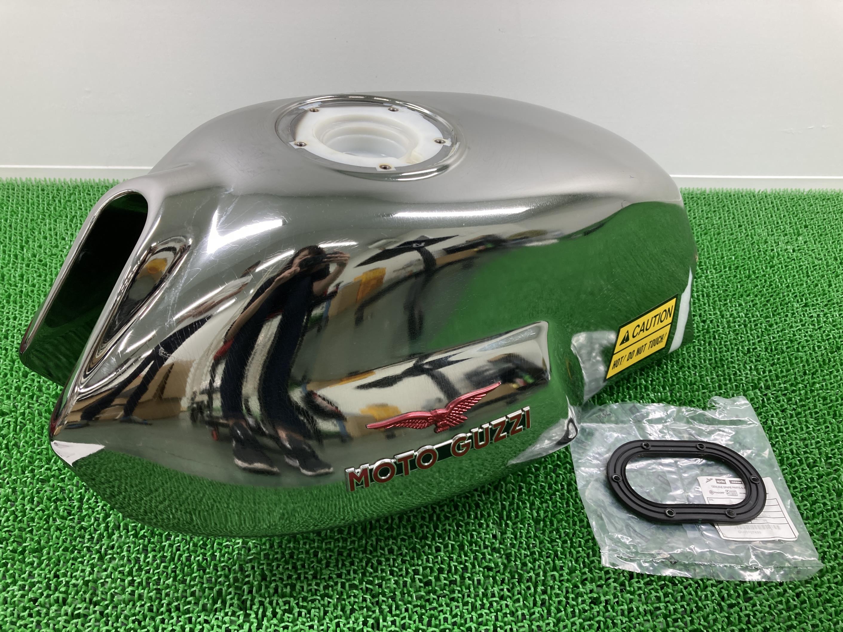 V7レーサー タンク モトグッチ 純正 バイク 部品 MOTOGUZZI アチェルビス製 パッキン付 11年外し 車検 Genuine 【中古】 6|ティーエスパーツ 店
