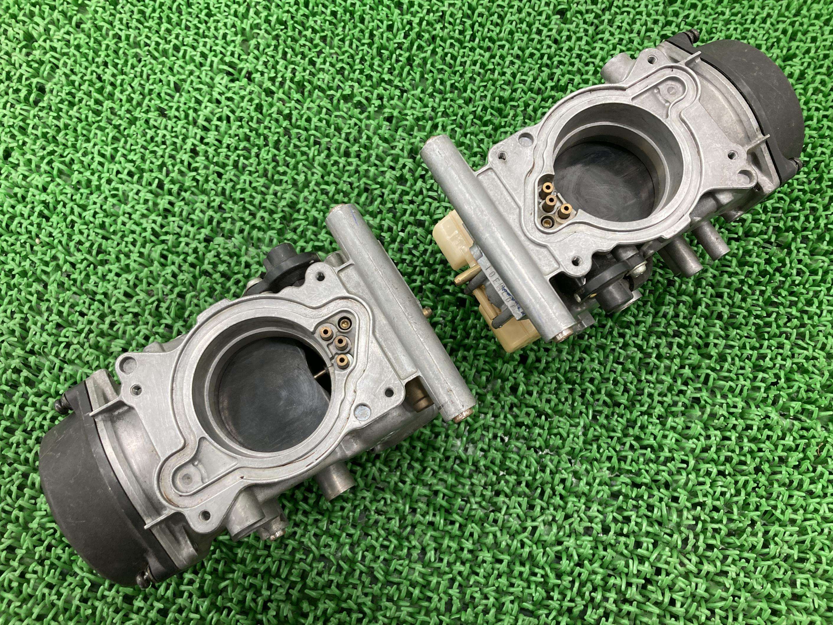 VTR1000F キャブレター ホンダ 純正 バイク 部品 SC36 ケイヒンキャブ カスタム素材に 割れ欠け無し 品薄 車検 Genuine 【中古】 77