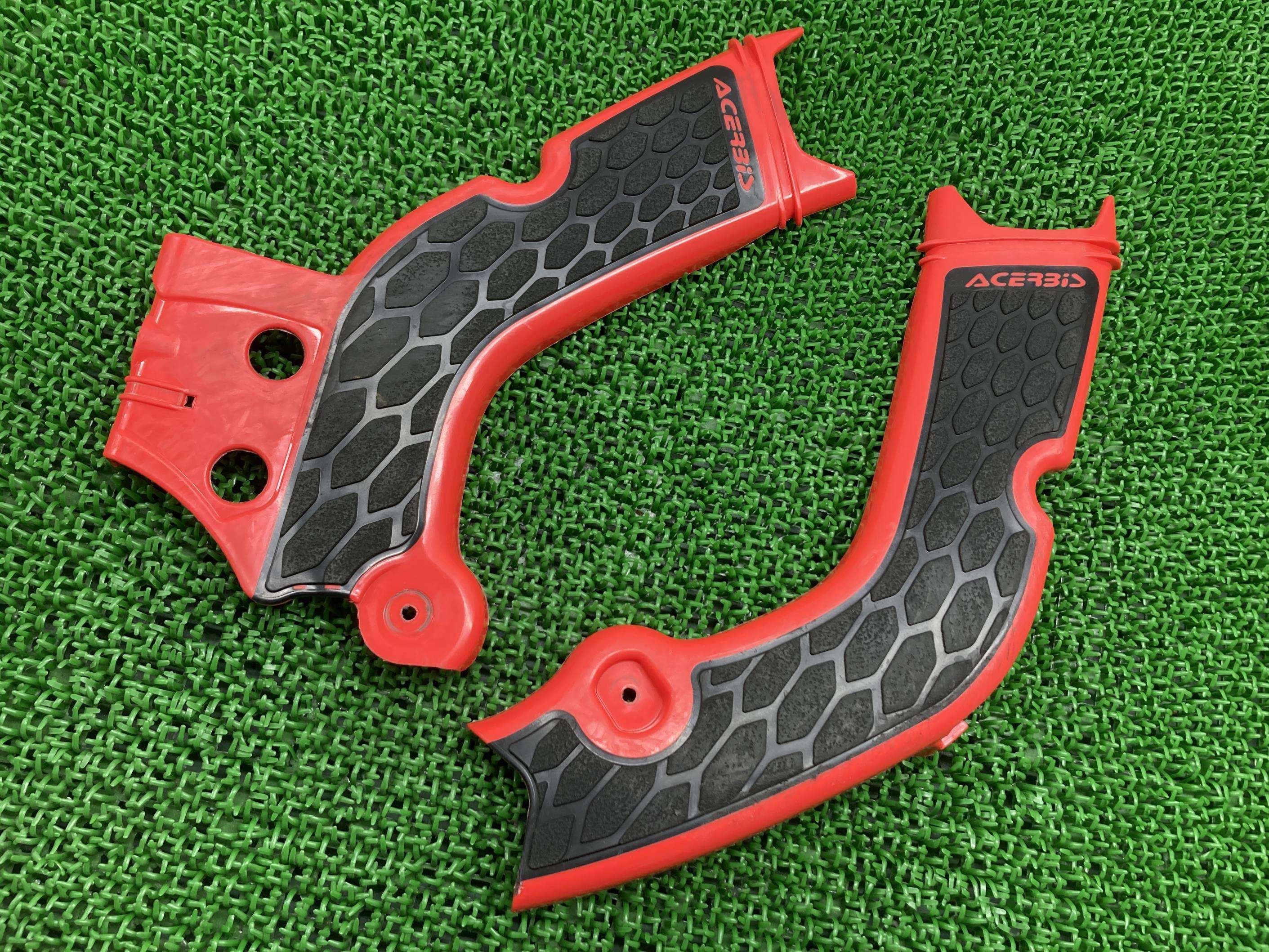 アチェルビス製CRF250Rフレームプロテクター左右赤/黒社外バイク部品ME12CRF250RXX-GRIPサイドカバー割れ欠け無し品薄【中古】 13