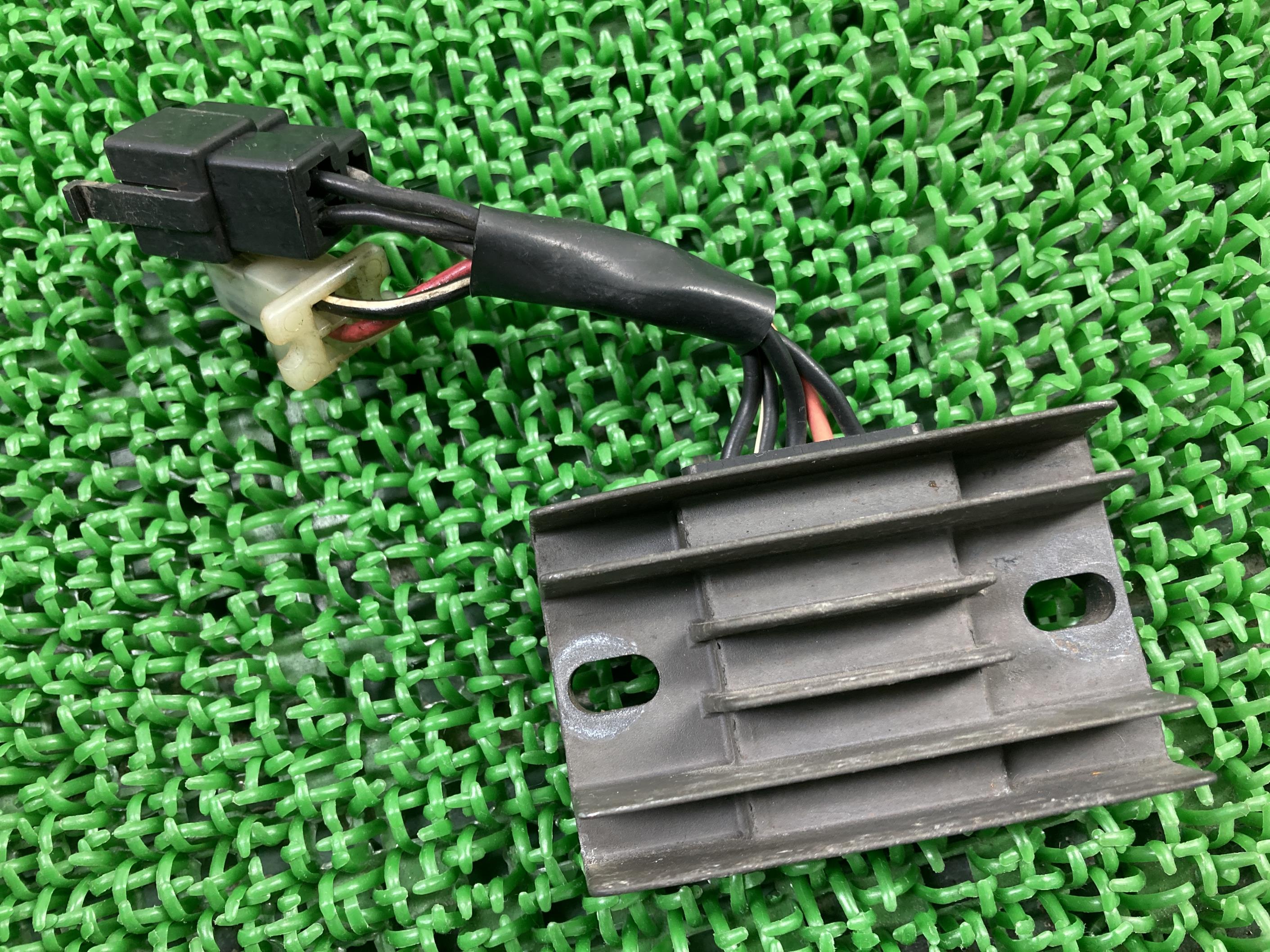 グラストラッカー レギュレター スズキ 純正 バイク 部品 NJ47A 29B SH572A-12 レクチファイアー レギュレーター 車検 Genuine 【中古】 4｜ティーエスパーツ　店