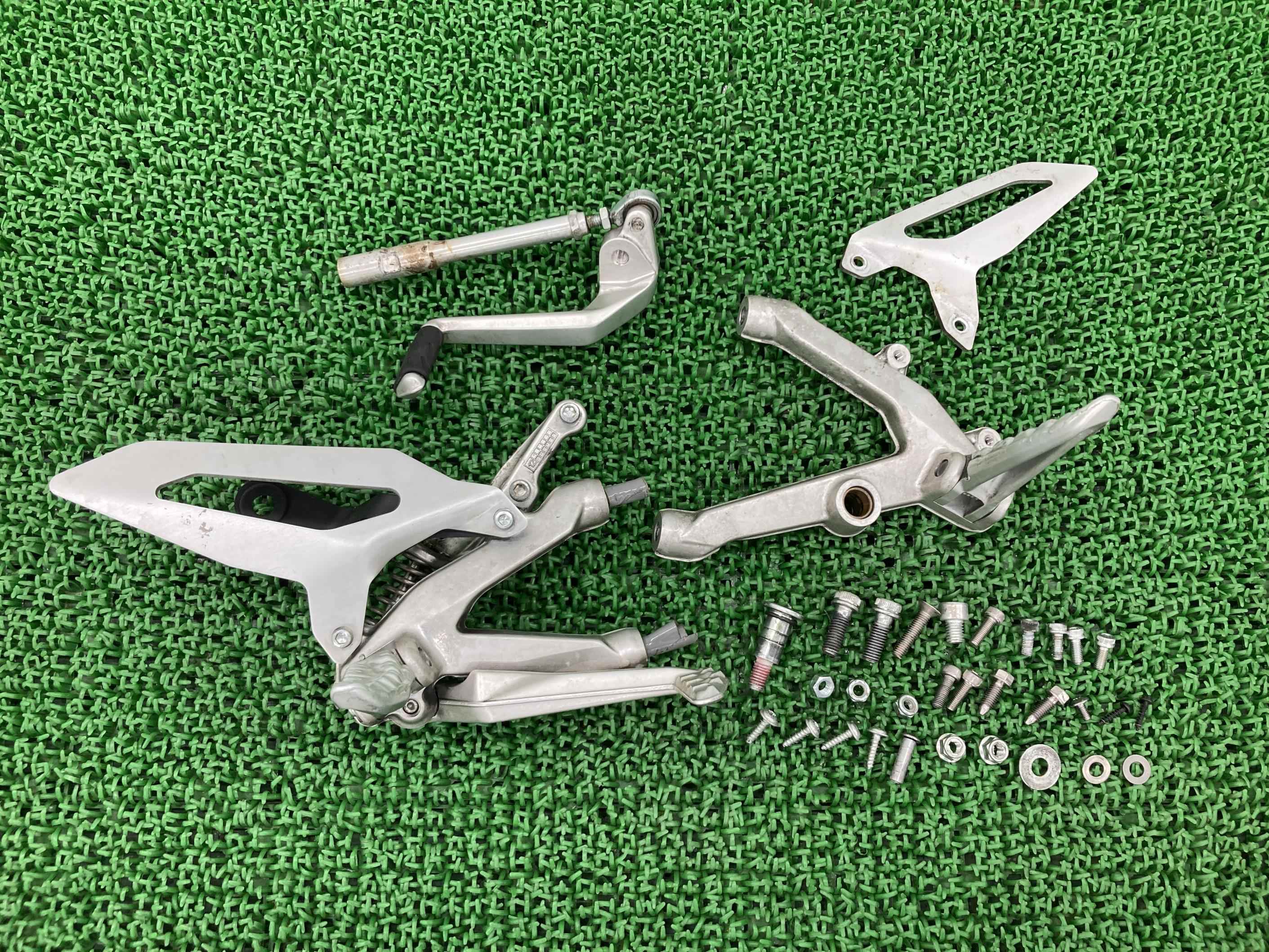 1199パニガーレ ステップ 左右 ドゥカティ 純正 バイク 部品 824.3.186.1A 824.3.187.1A 899 959 ブレーキペダル 車検 Genuine 【中古】 47
