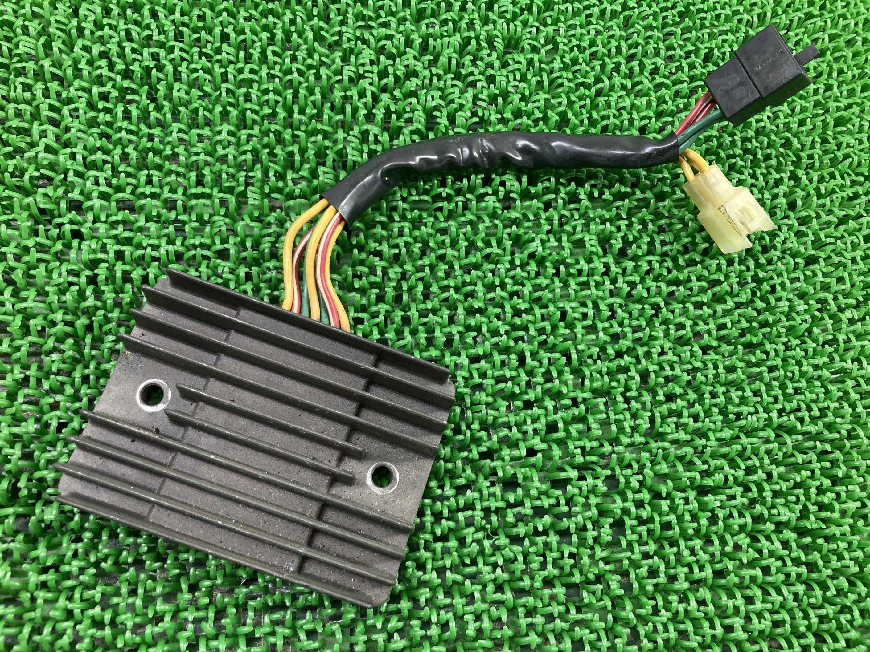 モンスター900 レギュレター ドゥカティ 純正 バイク 部品 レクチファイアー レギュレーター 748 車検 Genuine 【中古】 95|ティーエスパーツ 店
