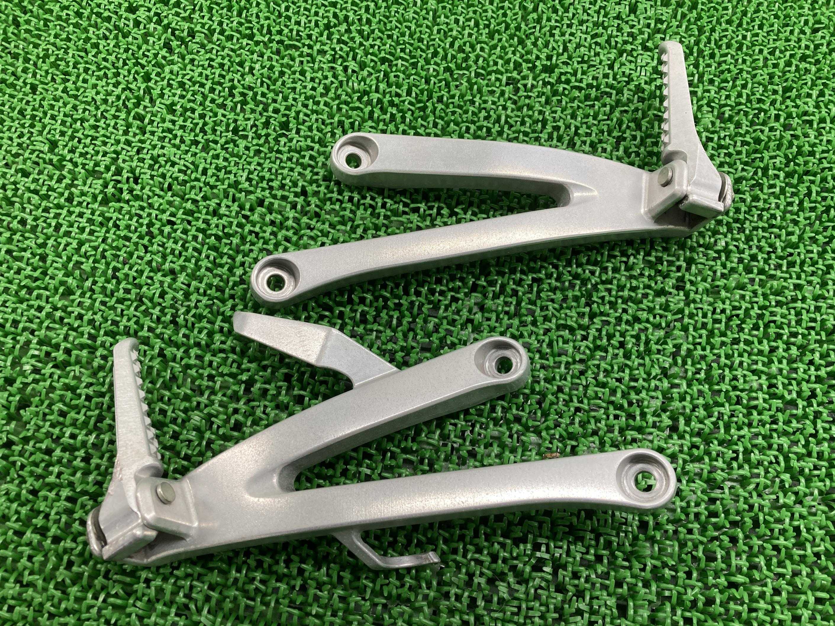 CBR600RR タンデムステップ 左右 ホンダ 純正 バイク 部品 2009年式外し JH2PC40E09K201*** 曲がり無し コケキズ無し 品薄 車検 Genuine 【中古】 79|ティーエスパーツ 店