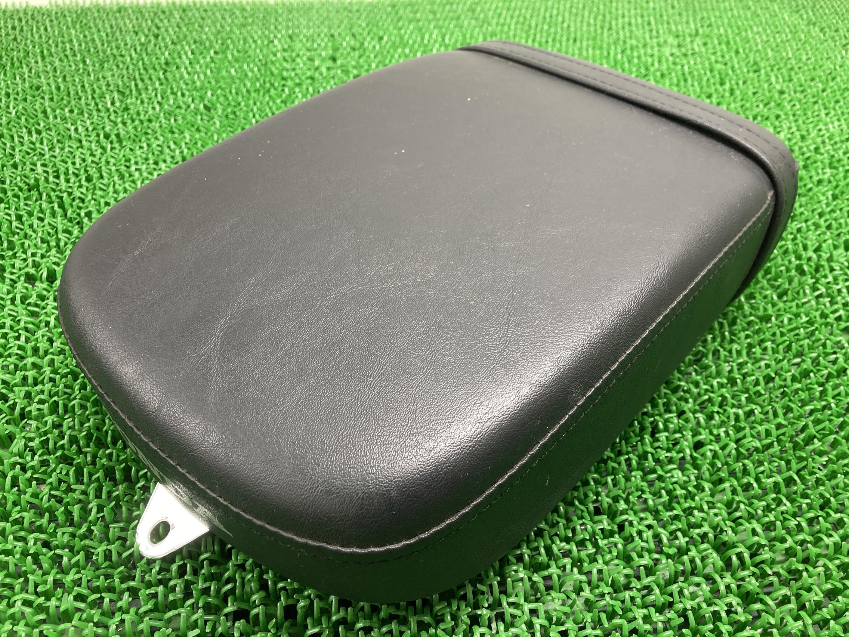 シャドウ750タンデムシートホンダ純正バイク部品RC44シートバンド破れ無し品薄希少品車検Genuine【中古】 61｜ティーエスパーツ　店