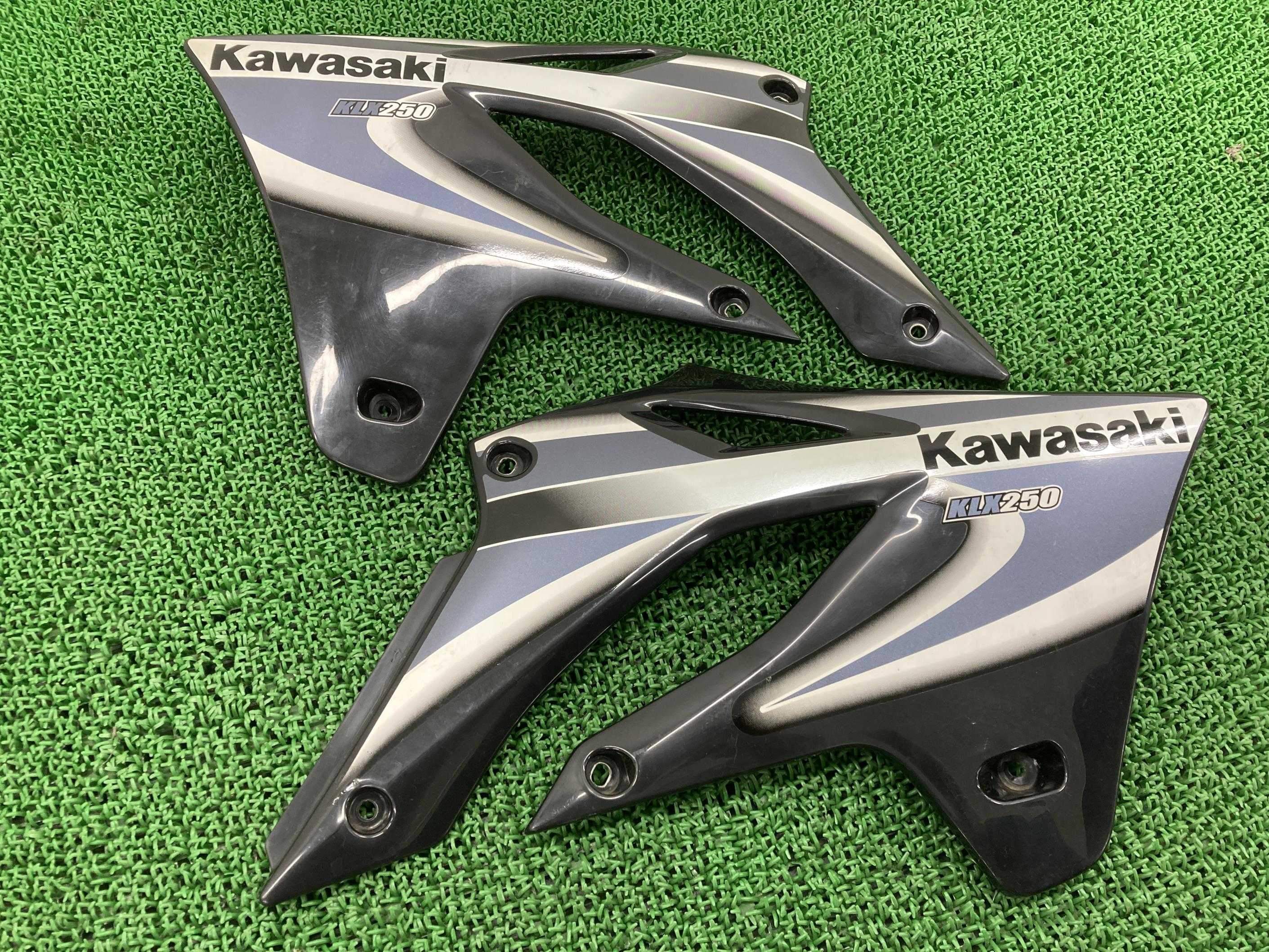 KLX250 シュラウド 左右 黒 カワサキ 純正 バイク 部品 LX250H 49089-0016 49089-0017 割れ欠け無し 品薄 希少品 車検 Genuine 【中古】 75