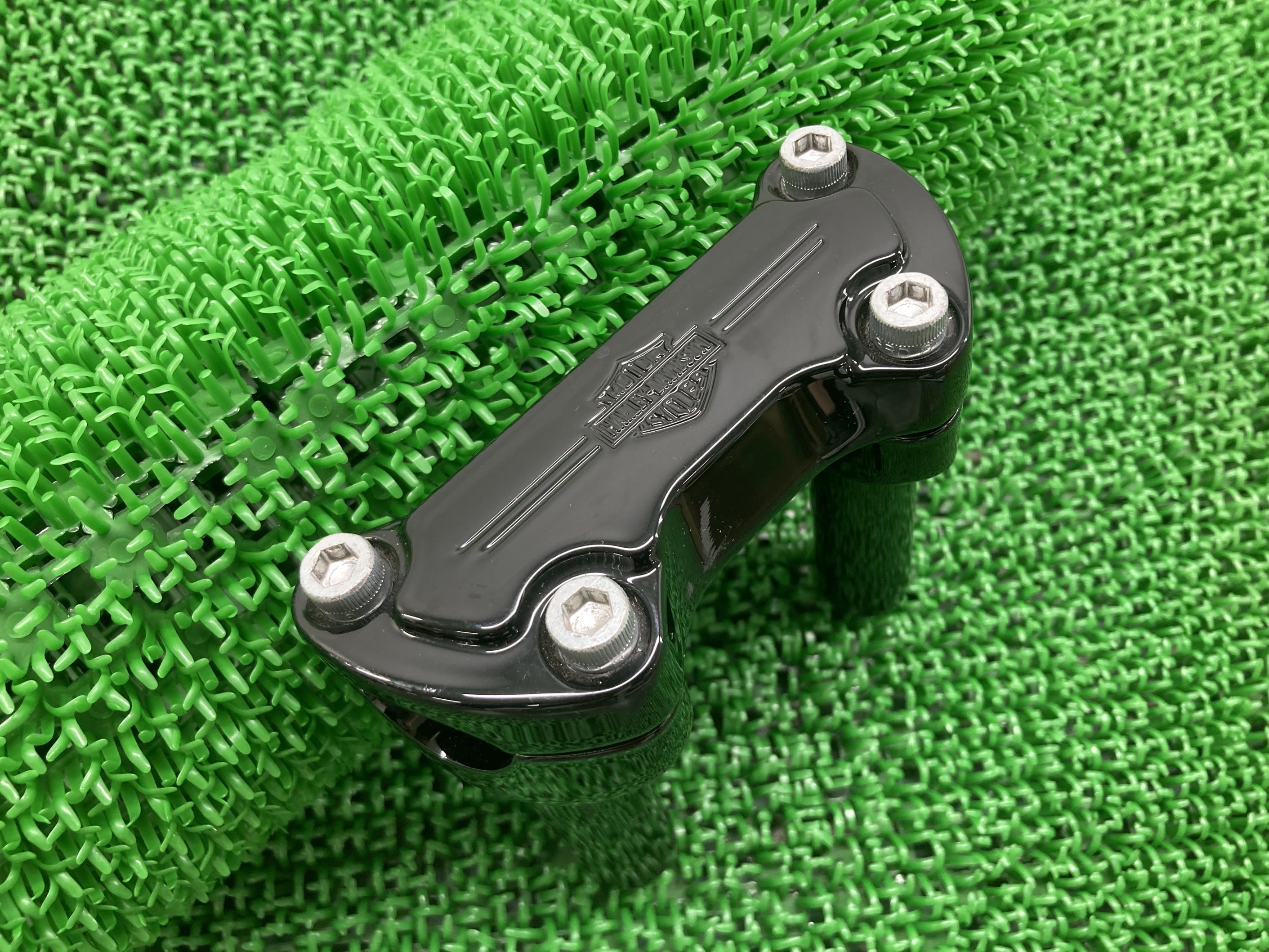 ソフテイル ハンドルポスト 黒 ハーレー 純正 バイク 部品 グロスブラック スポーツスター ハンドルクランプ コンディション良好 車検 Genuine 【中古】 38