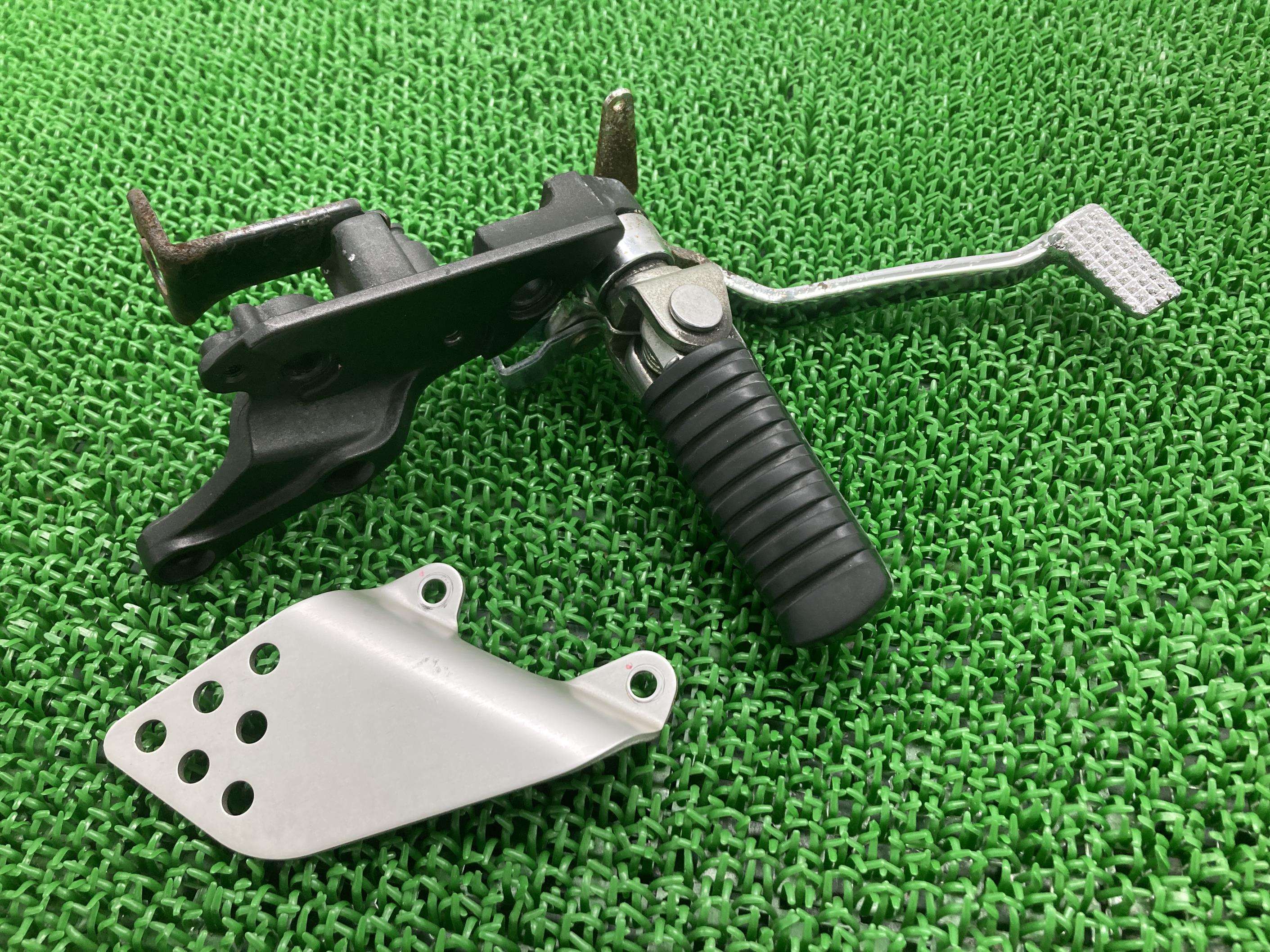 XTZ660テネレメインステップホルダー左ヤマハ純正バイク部品コケキズ