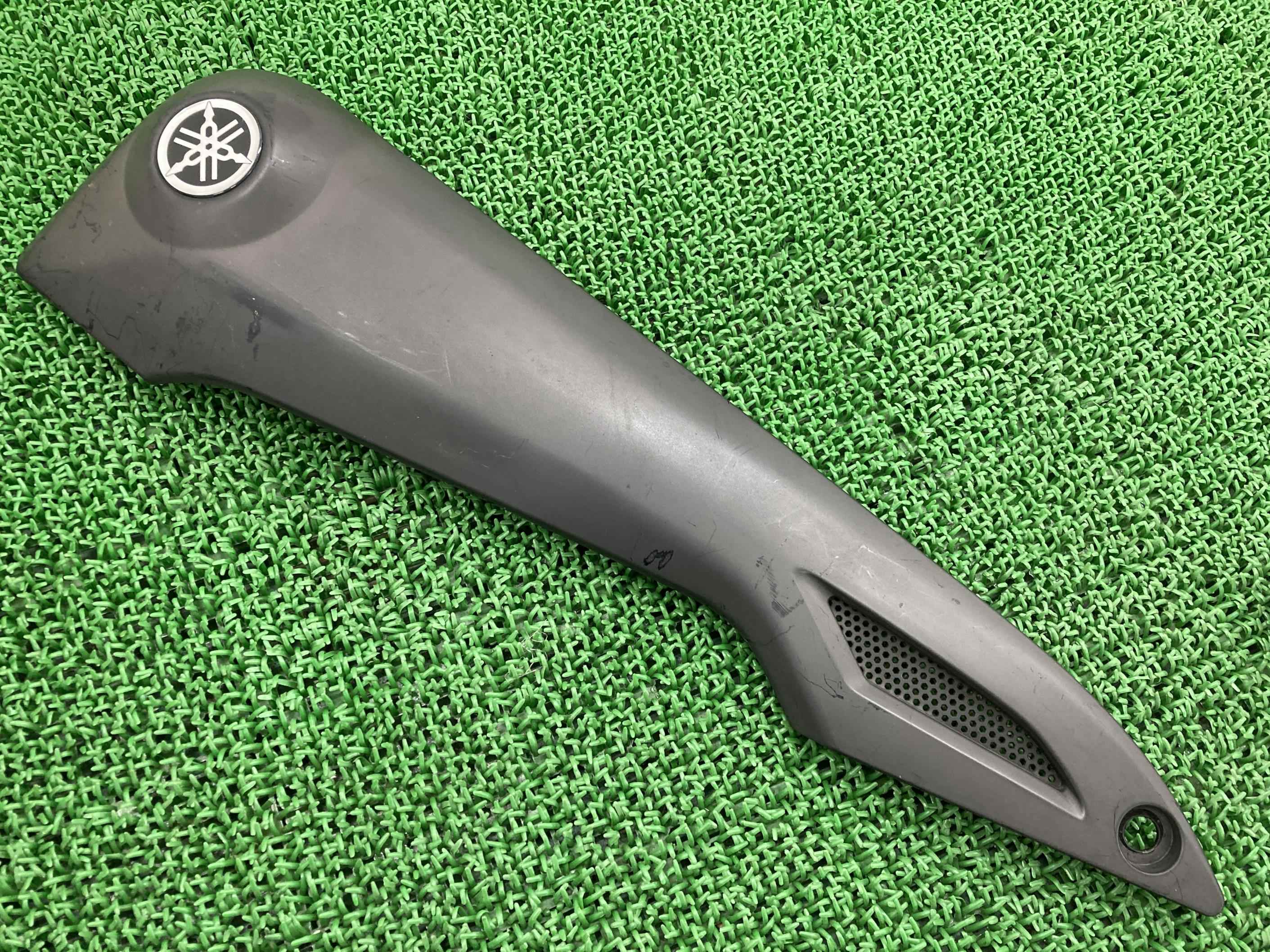 トリッカー サイドカバー 左 黒 DG10J DG16J ヤマハ 純正 バイク 部品 DG10J tricker XG250 タンクカバー 割れ欠け無し 車検 Genuine 【中古】 90｜ティーエスパーツ　店