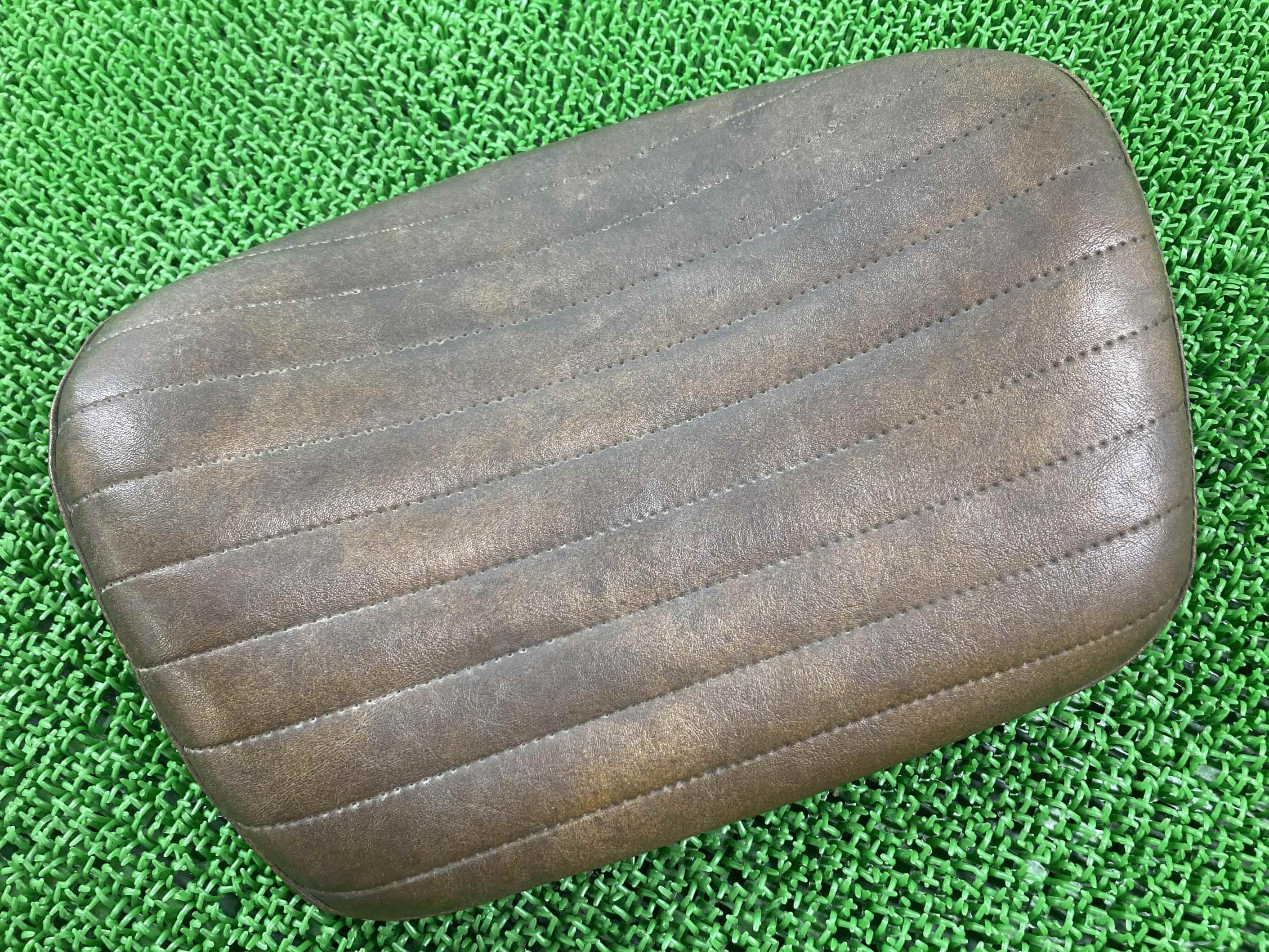 FLHバックレスト茶ハーレー純正バイク部品ショベルバディーシート用当時物コンディション良好破れ無し車検Genuine【中古】 85