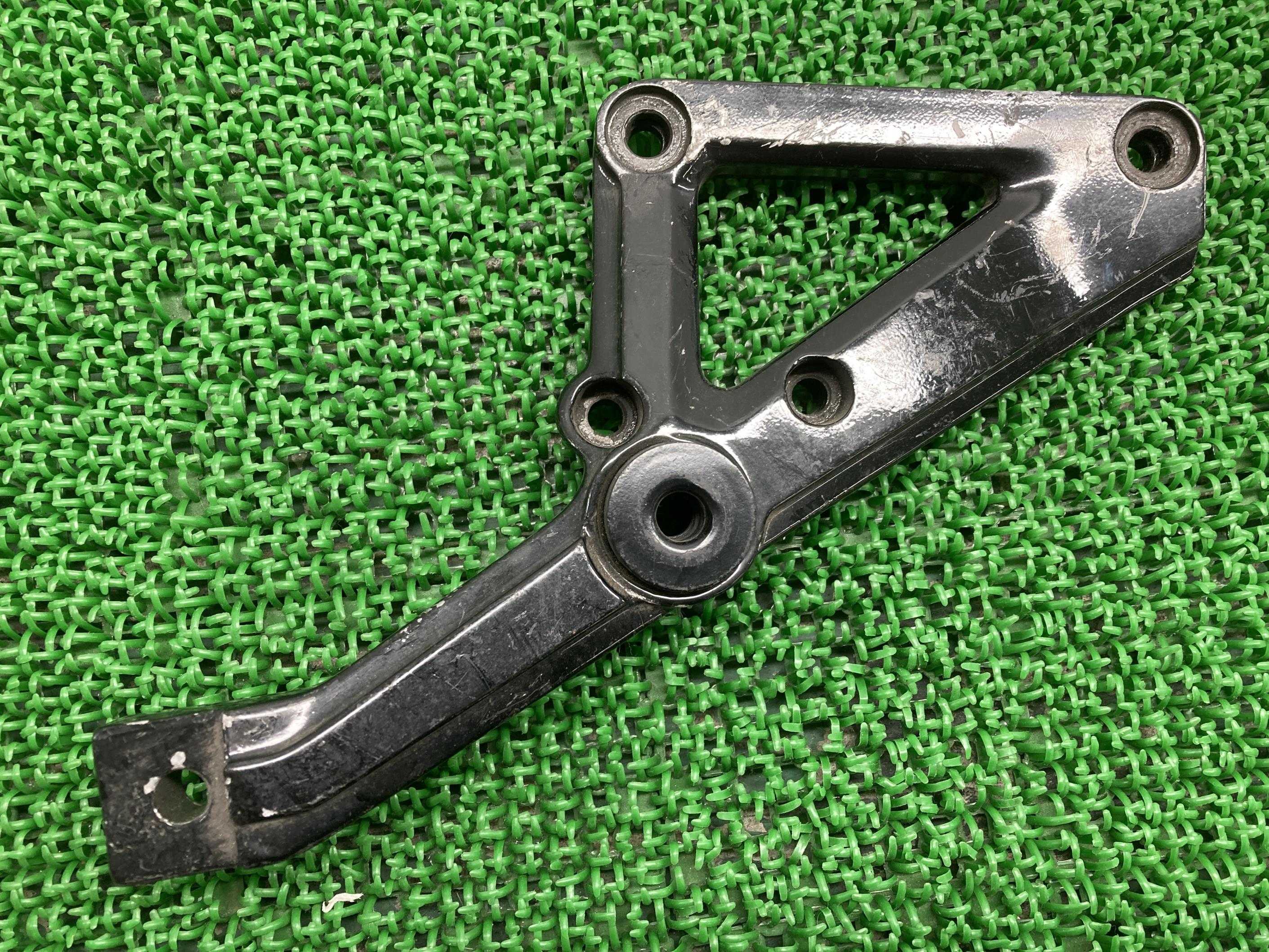 ゼファーカイ タンデムステップホルダー 右 カワサキ 純正 バイク 部品 ZR400C 曲がり無し 品薄 希少品 車検 Genuine 【中古】 33