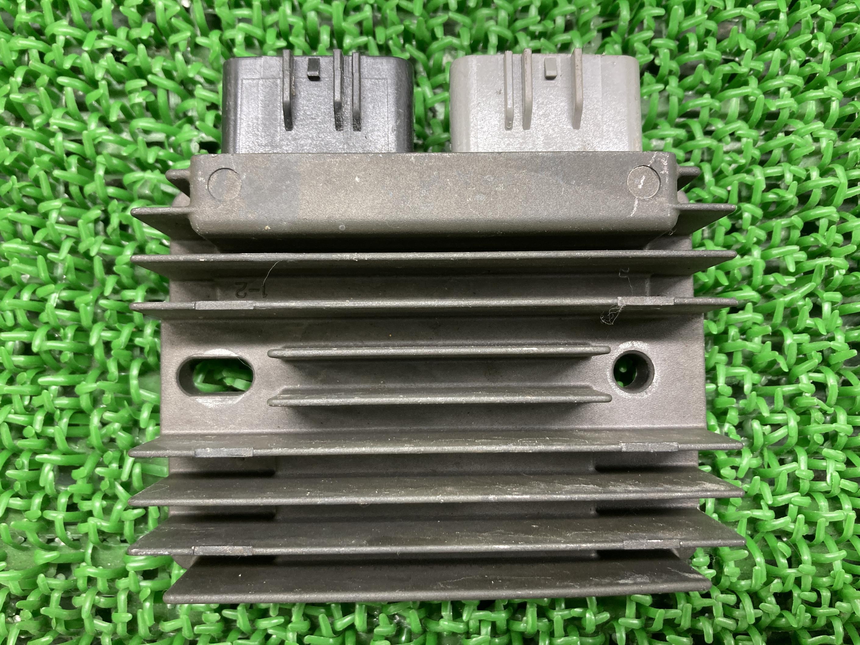 H2 H2R レギュレター カワサキ 純正 バイク 部品 レギュレーター レクチファイア そのまま使える サイリスタショート式 ZX-10Rにも 車検 Genuine 【中古】 98|ティーエスパーツ 店