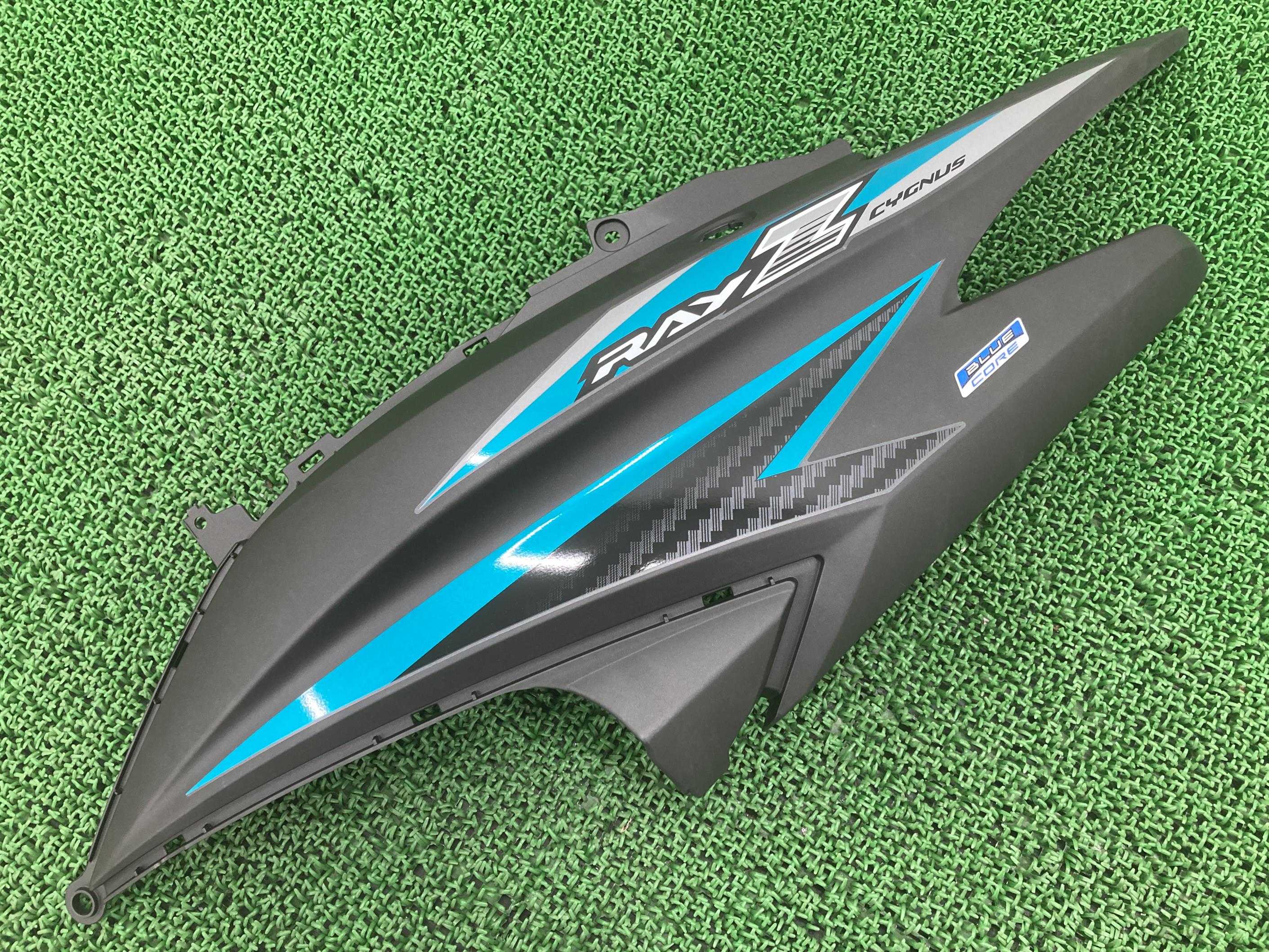 シグナスRAY-Z シートカウル 左 ガンM ヤマハ 純正 バイク 部品 CYGNUS レイズィー 極上品 ハイクオリティ 車検 Genuine 【中古】 17