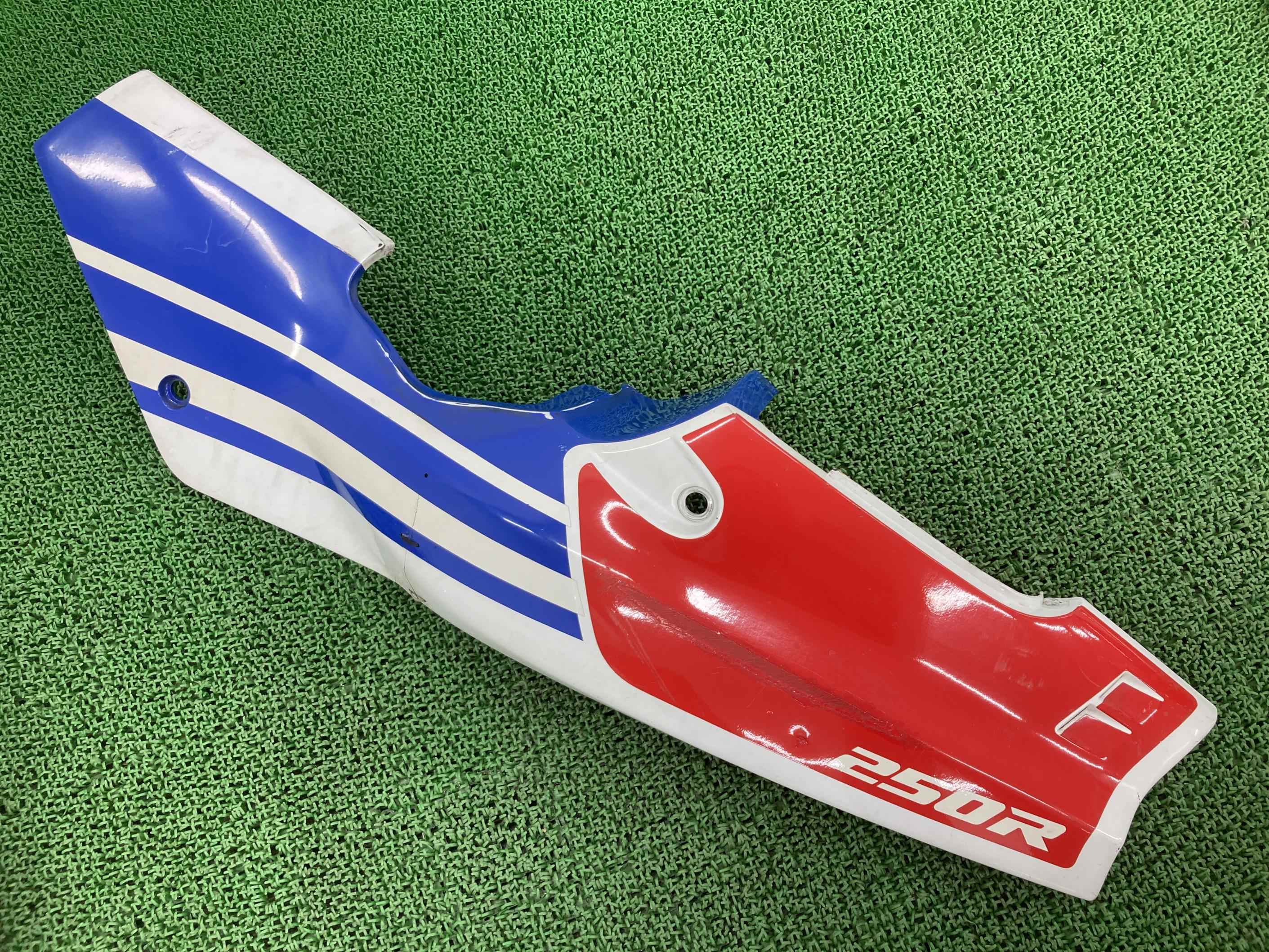 NSR250R シートカウル 左 白/赤/青 MC18-1102*** ホンダ 純正 バイク 部品 MC18-1102 テールカウル 修復素材に 品薄 希少品 車検 Genuine 【中古】 7