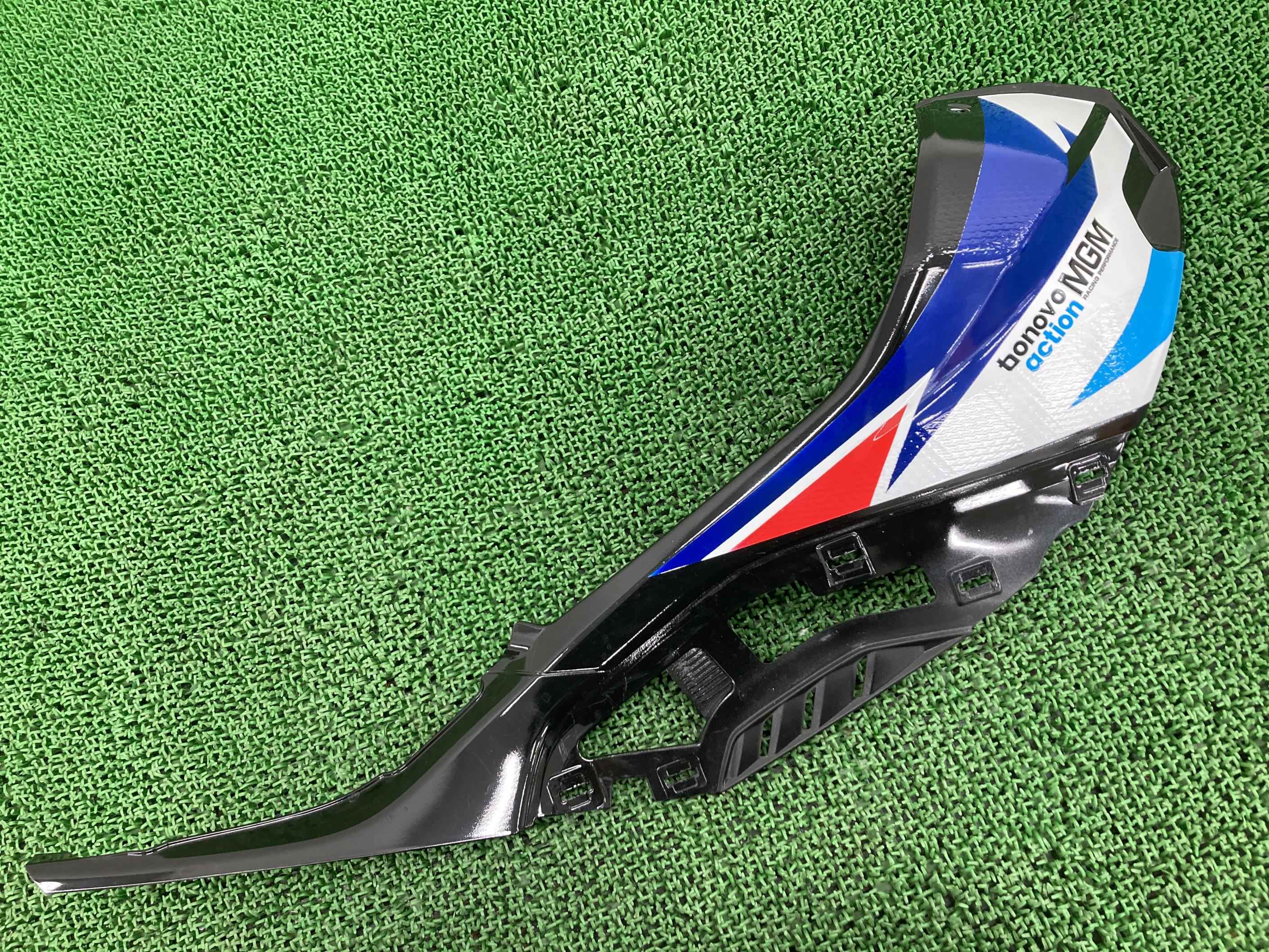 ZXMT製S1000RRタンクカバー右黒社外バイク部品K6719-21年BMWノーマルタイプ割れ欠け無し品薄【中古】 97