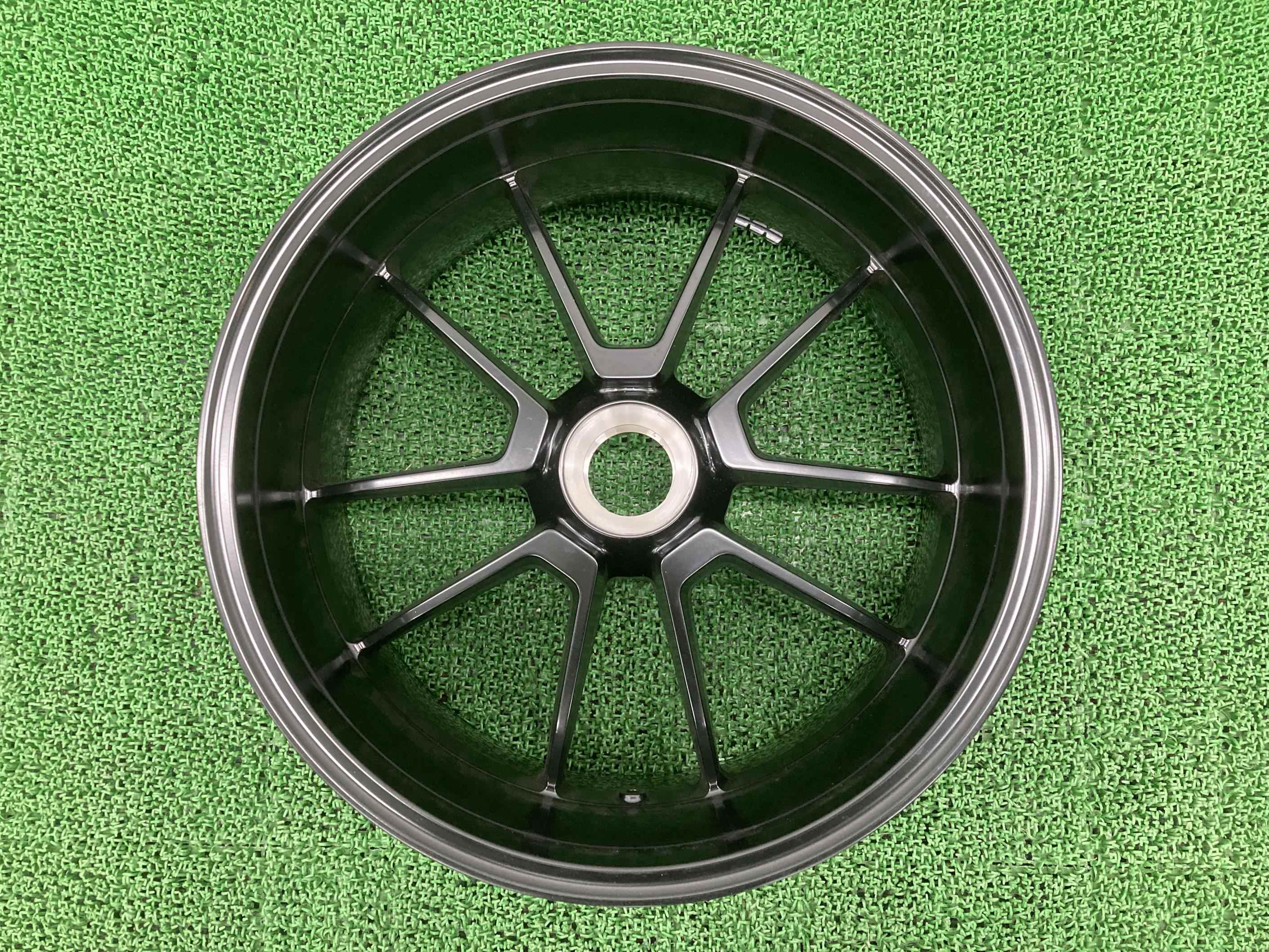 ディアベル1260Sリアホイールドゥカティ純正バイク部品Diavelコンディション良好曲がり無し17ｘ8.00車検Genuine【中古】 22