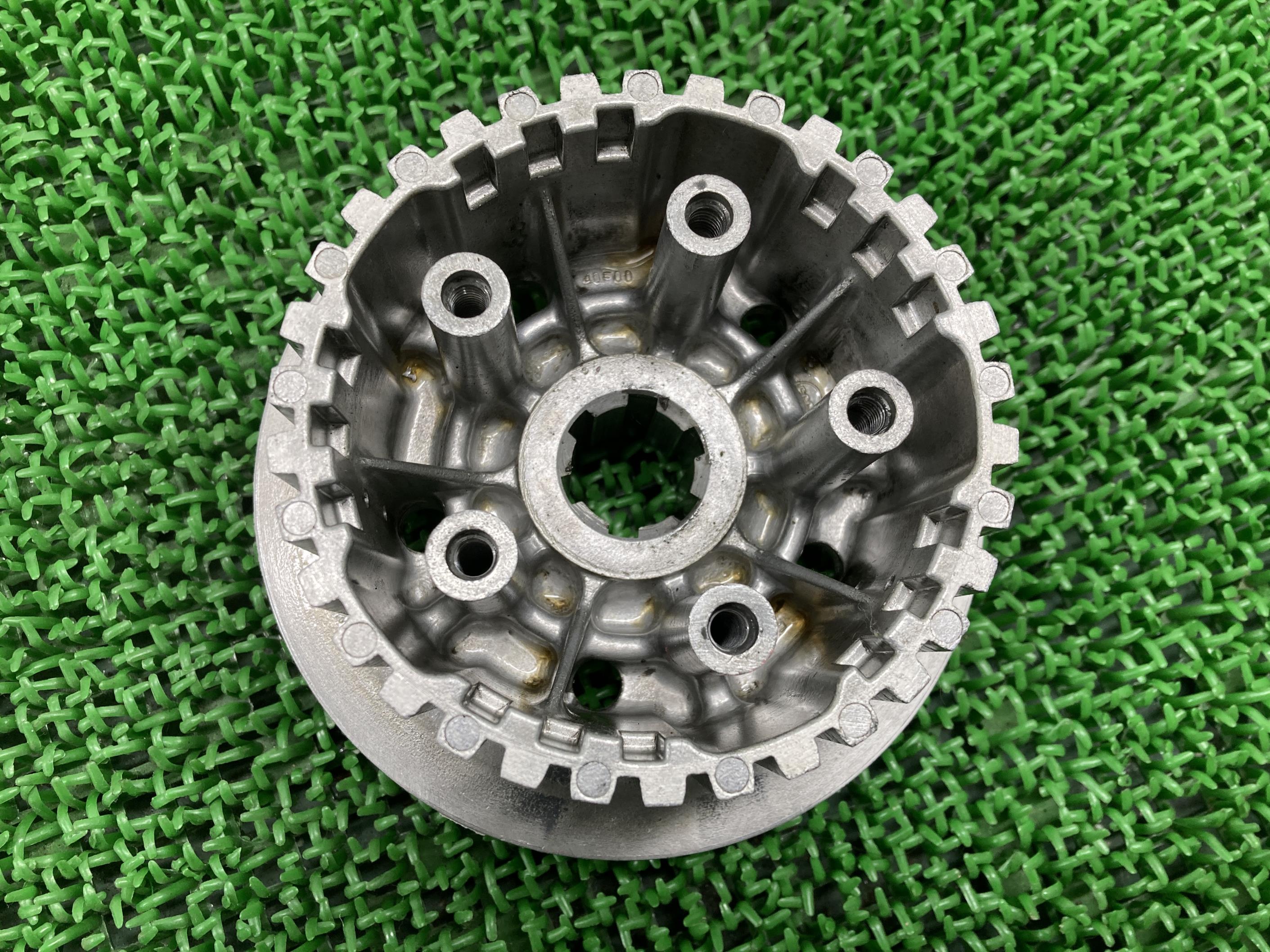 GSX-S1000F クラッチプレート GT79A-100*** スズキ 純正 バイク 部品 GT79A-100 アウター クラッチハウジング 割れ欠け無し 品薄 車検 Genuine 【中古】 35