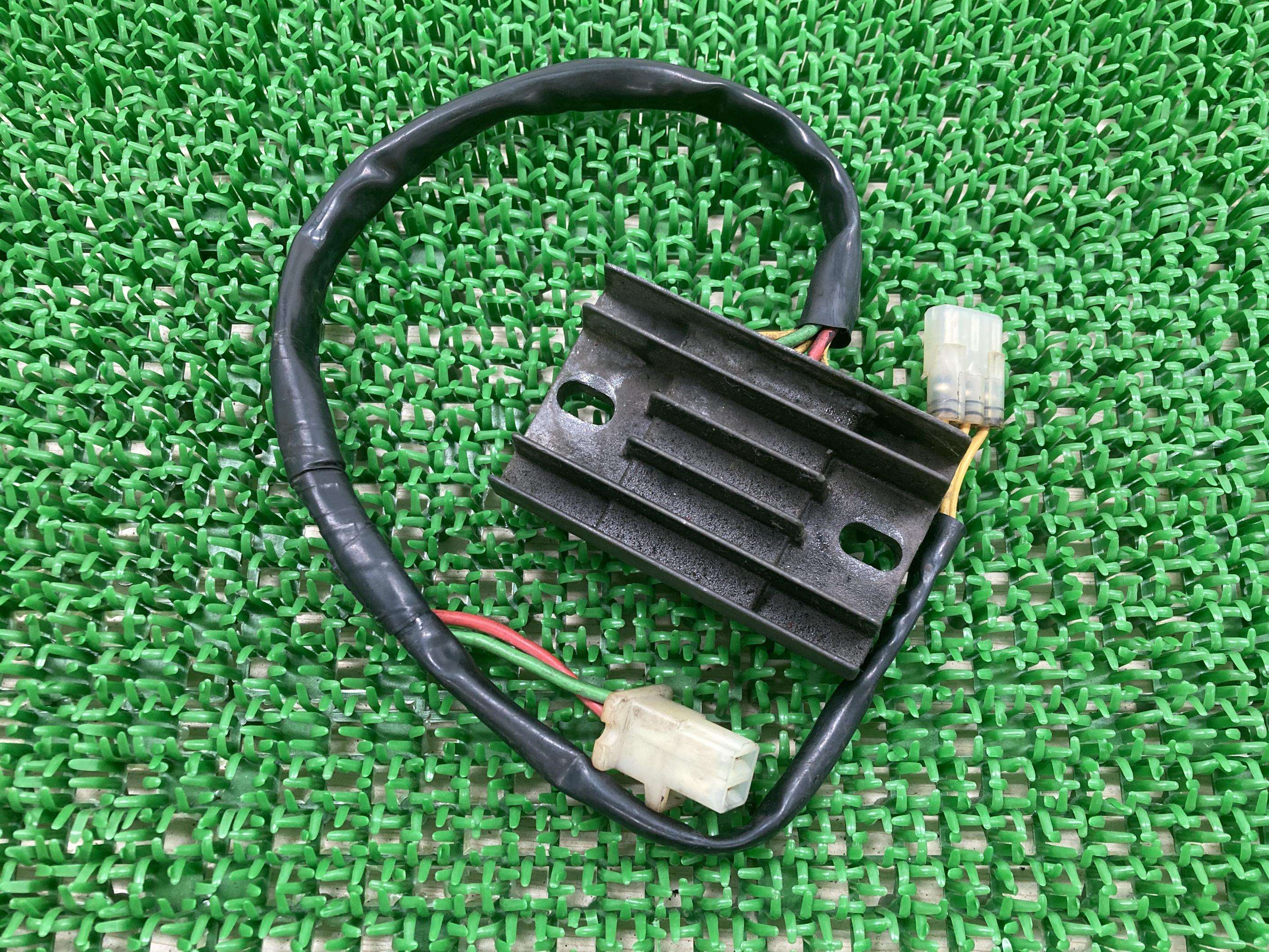 CRM250AR レギュレター ホンダ 純正 バイク 部品 MD32 レギュレーター レクチファイア 機能的問題なし 安心ノーマル 車検 Genuine 【中古】 21