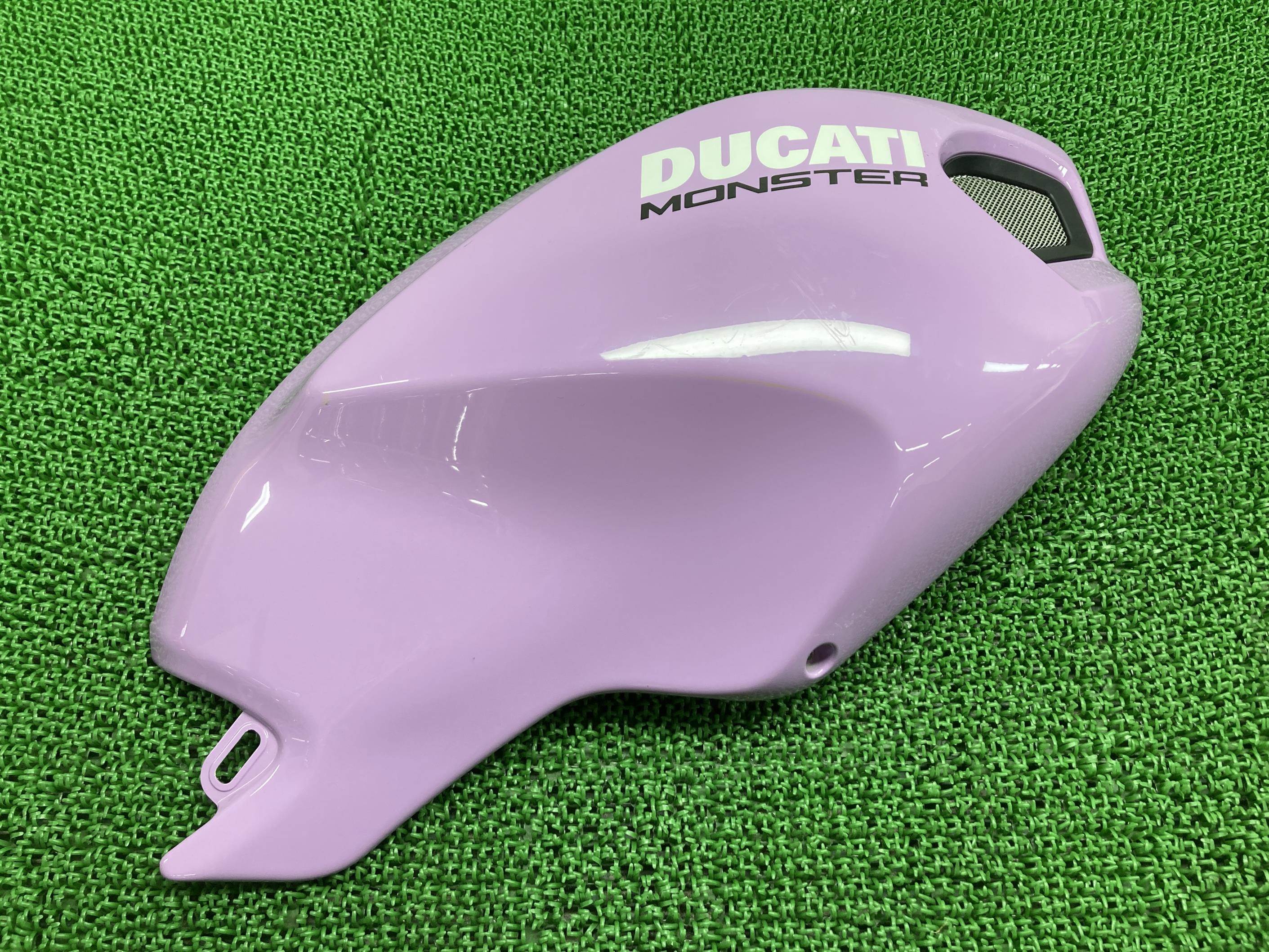M696 M796 M1100 タンクカバー 右 紫 ドゥカティ 純正 バイク 部品 モンスター 着せ替えカウル 割れ欠け無し ペイント素材に 車検 Genuine 【中古】 51