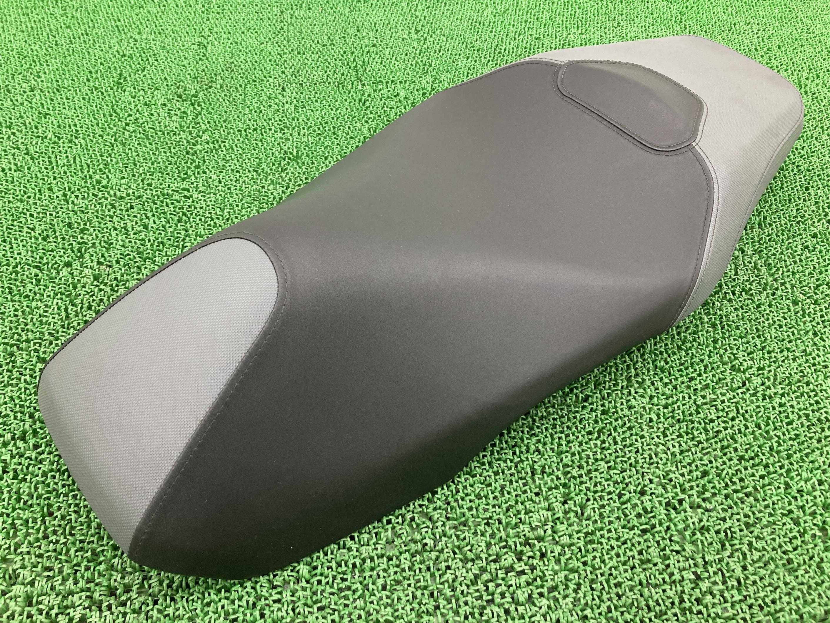 ADV150 シート ホンダ 純正 バイク 部品 KF38 ノーマルシート リアノンスリップ コンディション良好 破れ無し 車検 Genuine 【中古】 21|ティーエスパーツ 店