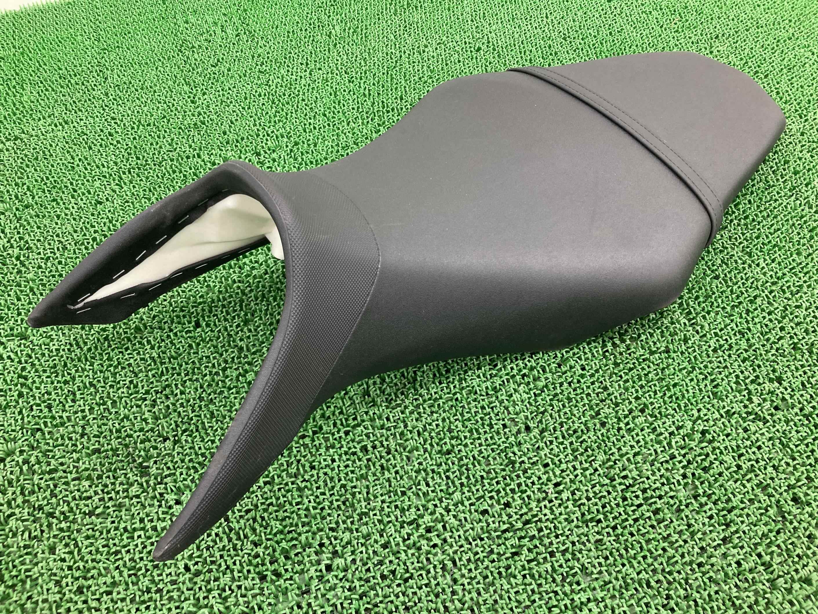 MT-09 シート ヤマハ 純正 バイク 部品 RN52J 修復素材に 品薄 希少品 車検 Genuine 【中古】 18