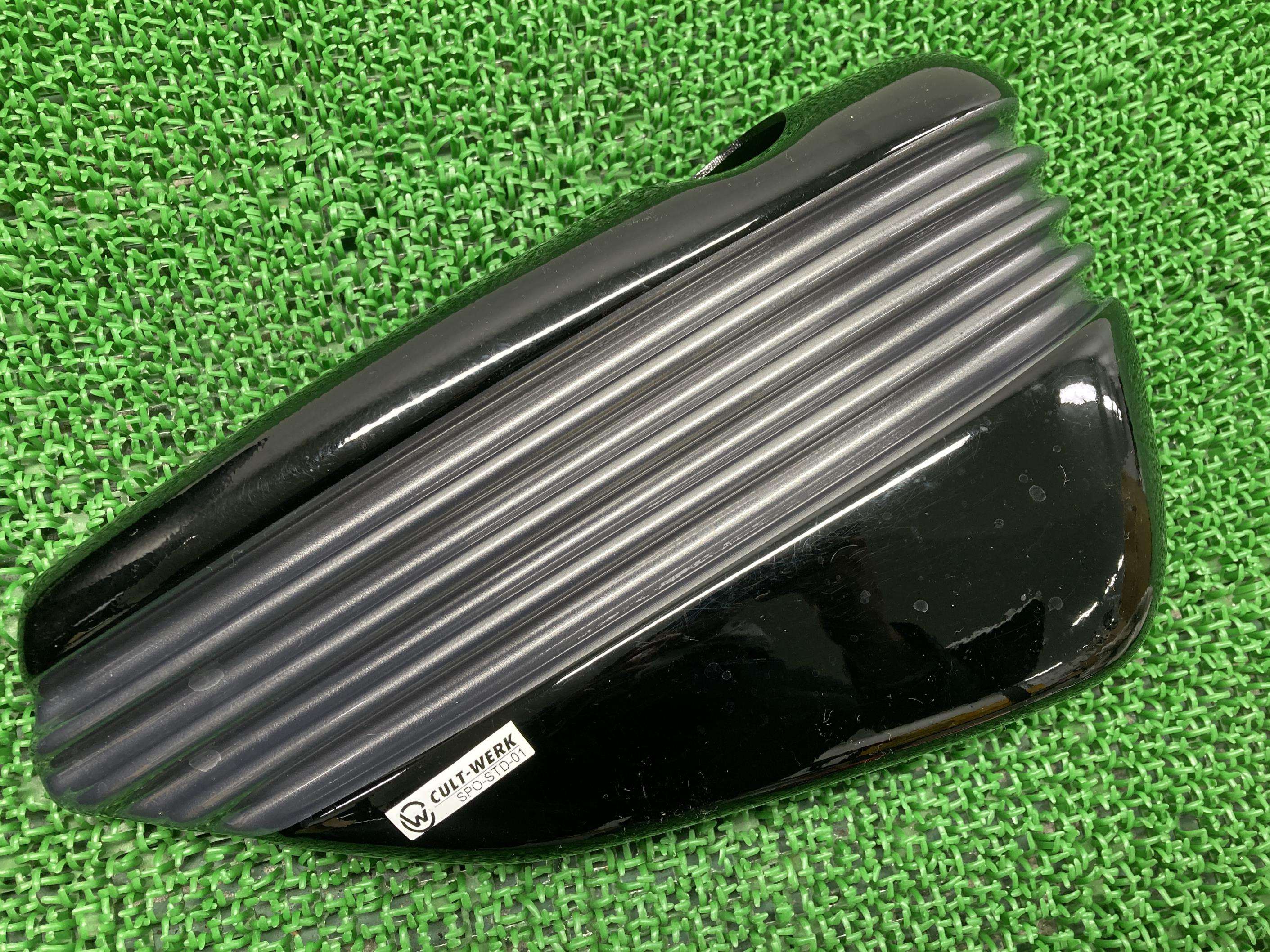 カルトワーク製XL1200Xサイドカバー右黒5HD1LC3E9HC406***社外バイク部品2017年式外しハーレー04-21スポーツスターカルトベルグボバーサイドカバー【中古】 59｜ティーエスパーツ　店