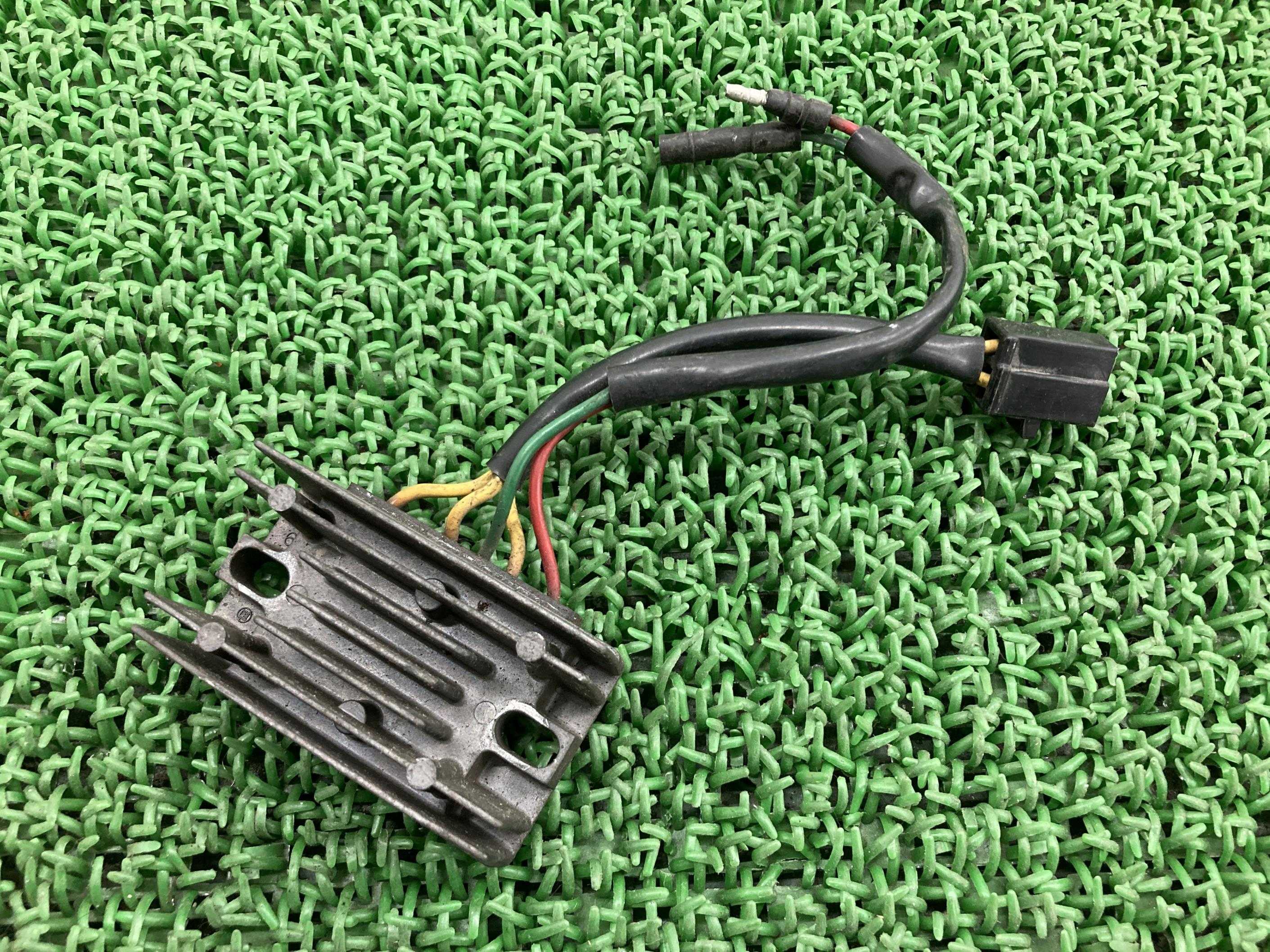 FTR223 レギュレター ホンダ 純正 バイク 部品 MC34 KPM RS41 46 レギュレーター レクチファイアー 車検 Genuine 【中古】 40