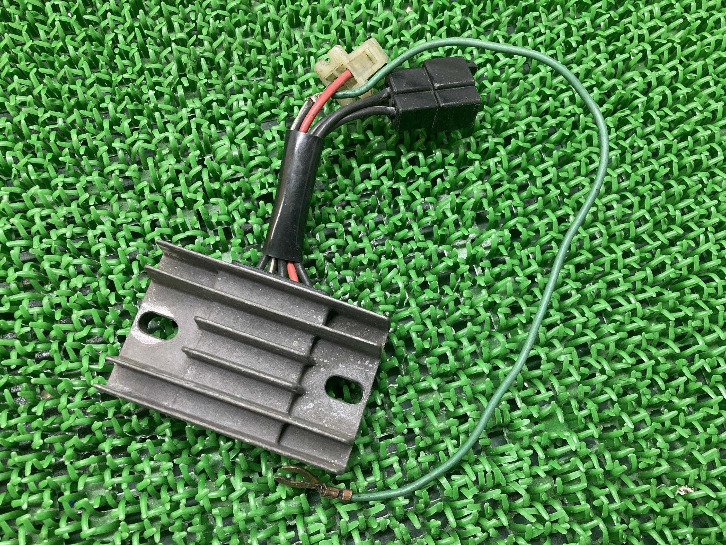 グラストラッカー レギュレター スズキ 純正 バイク 部品 NJ47A 29B SH572A-12 ST250 ボルティー レギュレーター 車検 Genuine 【中古】 52