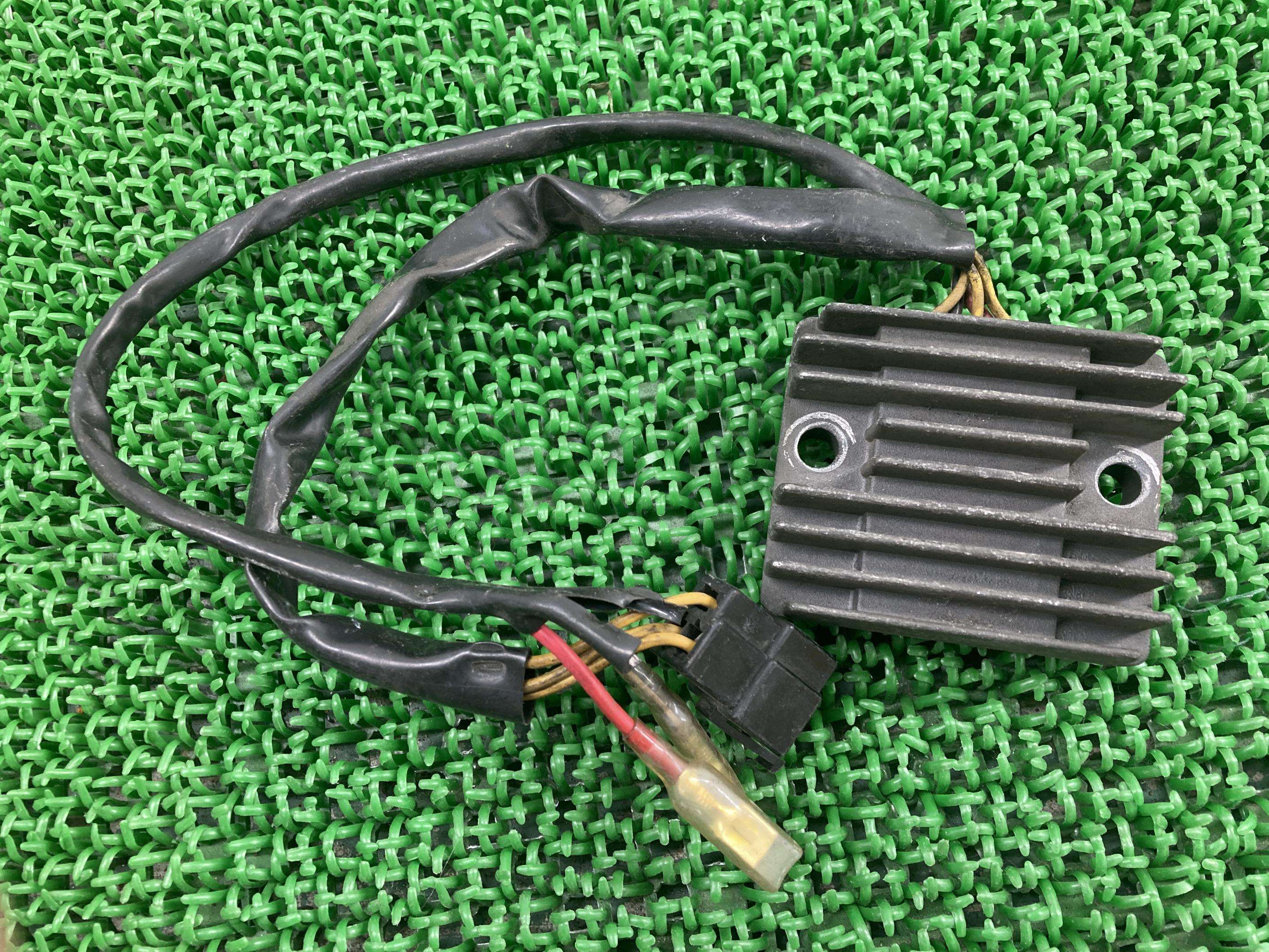 DR125 DR200 レギュレター スズキ 純正 バイク 部品 SH553B-13 DR125SE 08D10 DR200SE レギュレーター レクチファイアー 車検 Genuine 【中古】 82