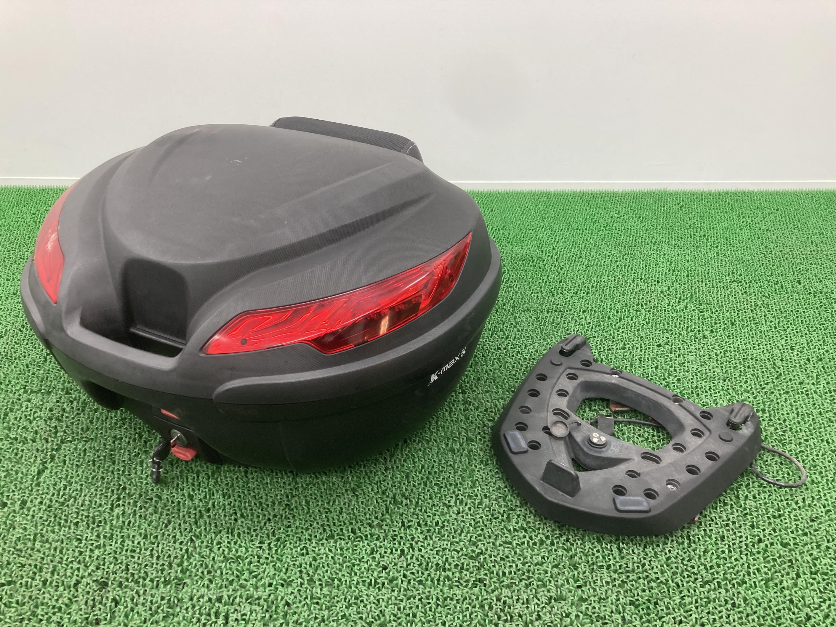 K-MAX製トップケース社外バイク部品リアボックス鍵ベース付きバックレストカスタム素材に割れ欠け無し【中古】 35